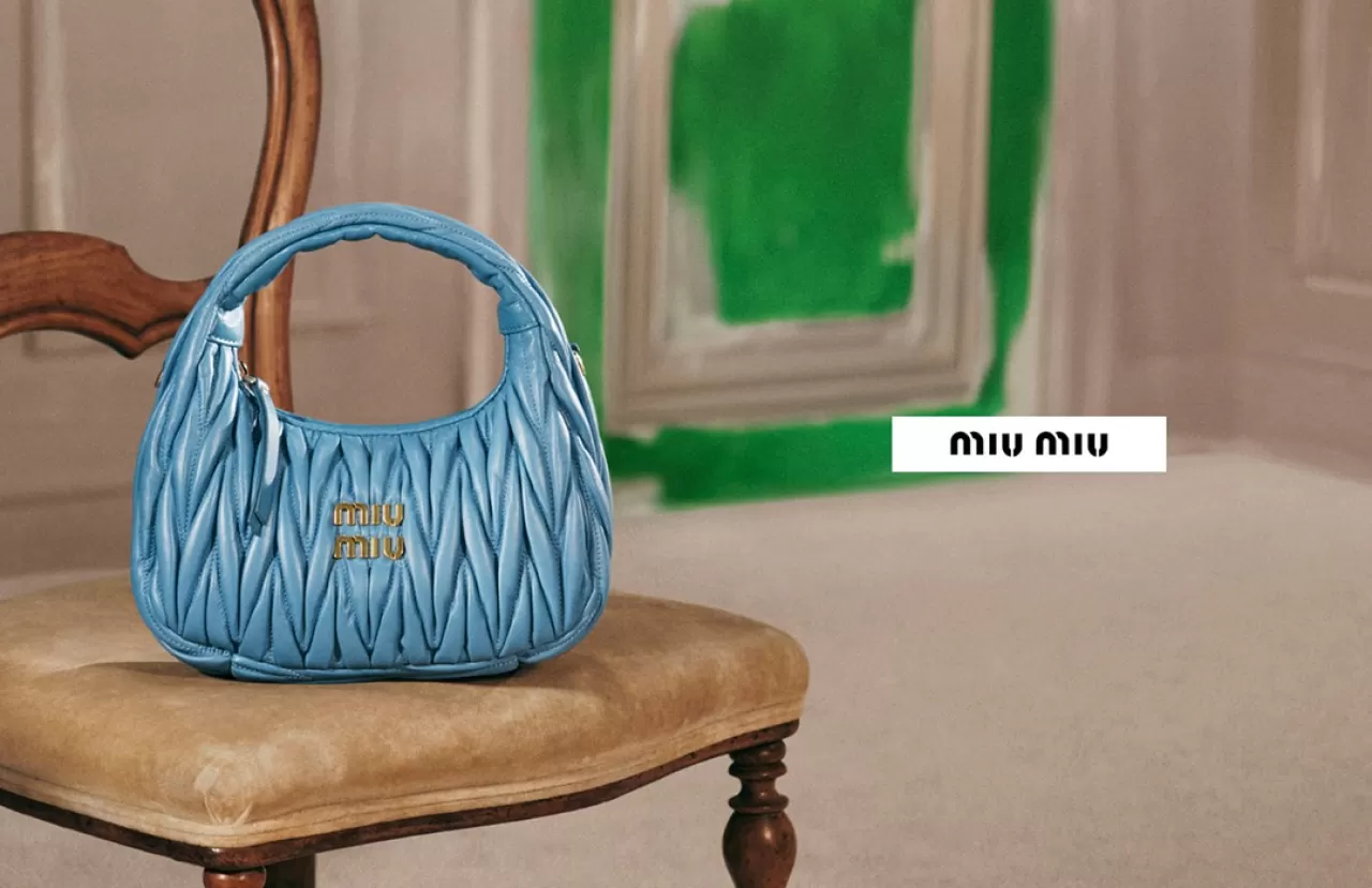 Miu Miu'nun İkonik Wander Çantası 2026'da Pop Renklerle Yeniden Yorumlandı