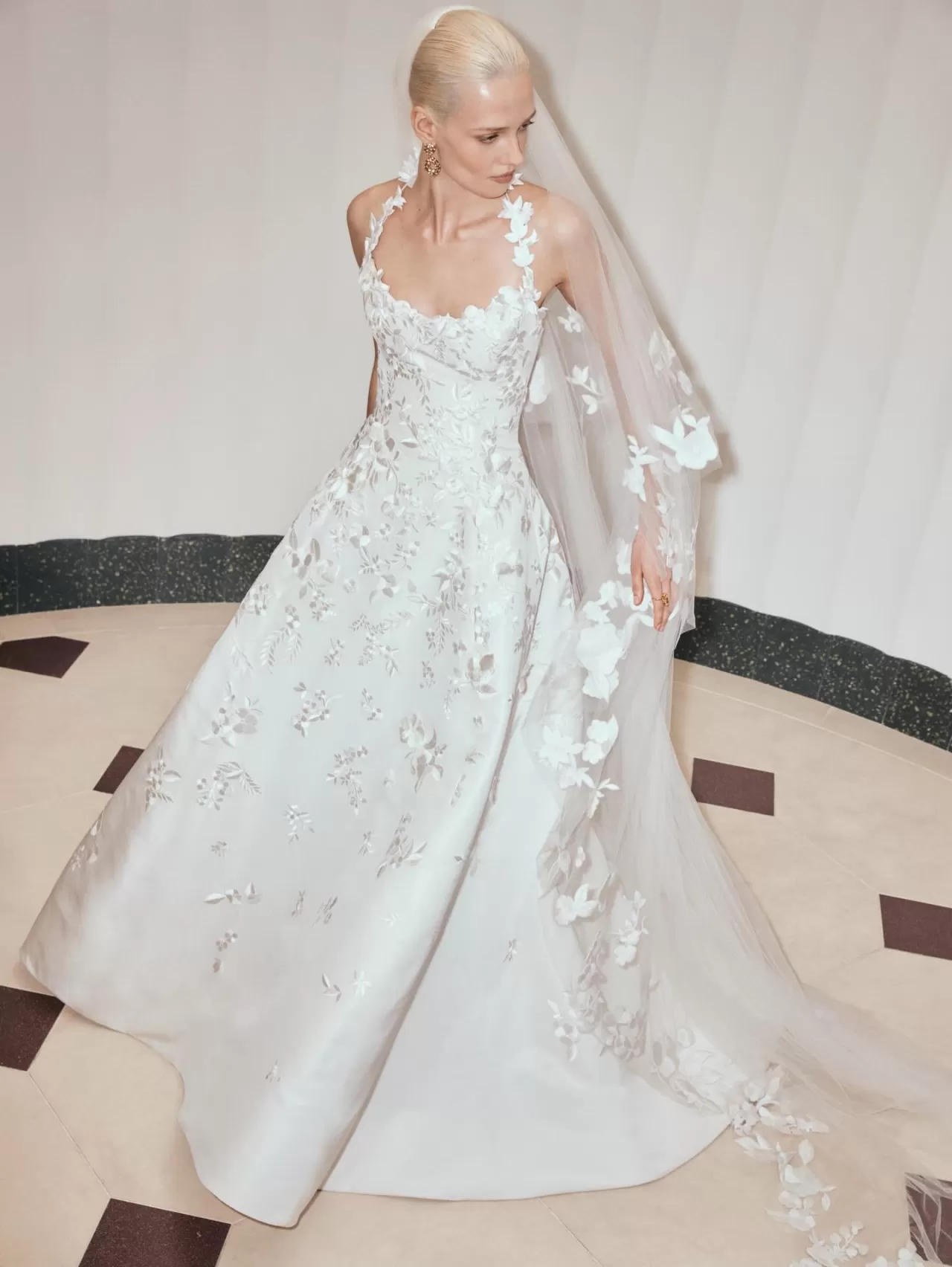 Oscar de la Renta Spring 2027 Gelinlik Koleksiyonu Tanıtıldı