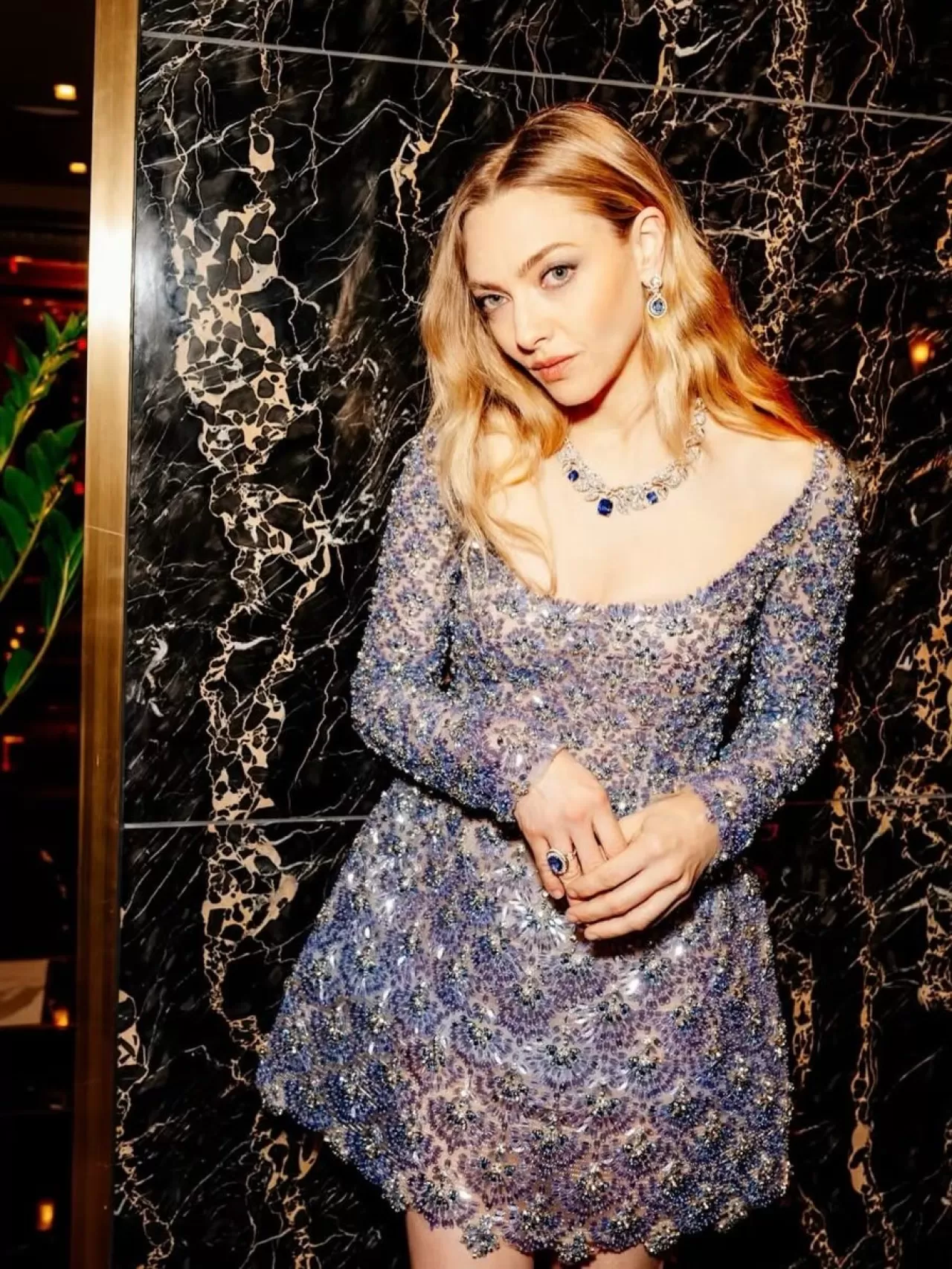 Mingey, Oscar de la Renta'nın Kristal İşlemeli Gece Elbisesiyle Işıldadı