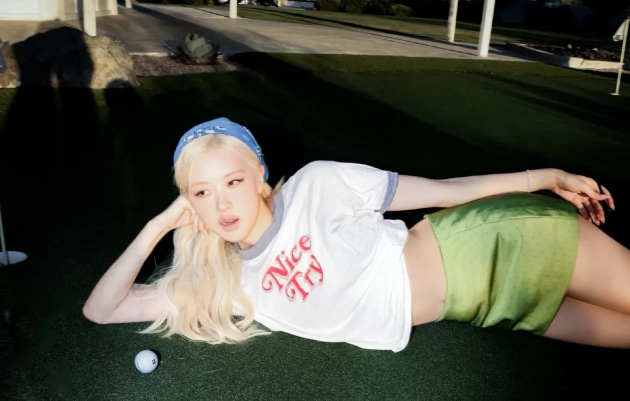 Rose'un Çöl Kaçamağı: Palmiyeler ve Mini Golf Eşliğinde Airbnb Deneyimi