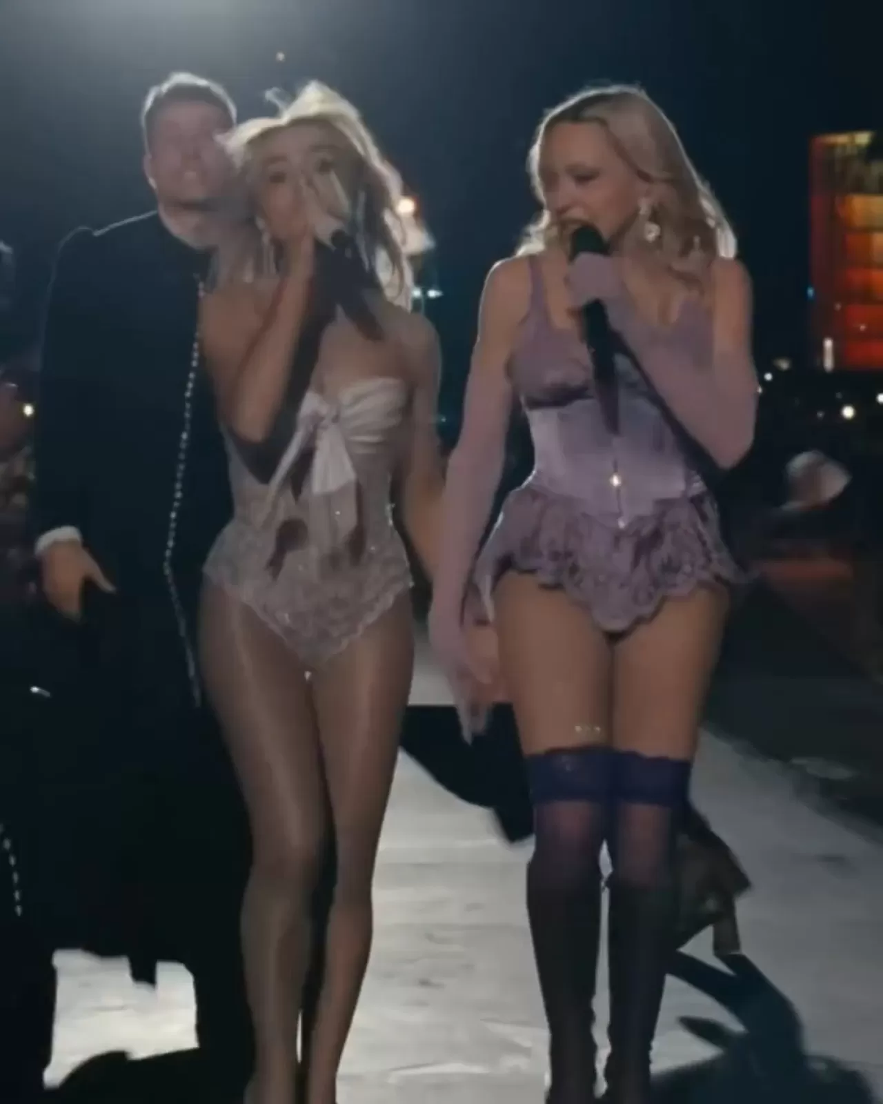 Madonna 20 Yıl Sonra Coachella'da Sürpriz Yaptı: Sabrina Carpenter'la Sahne Aldı