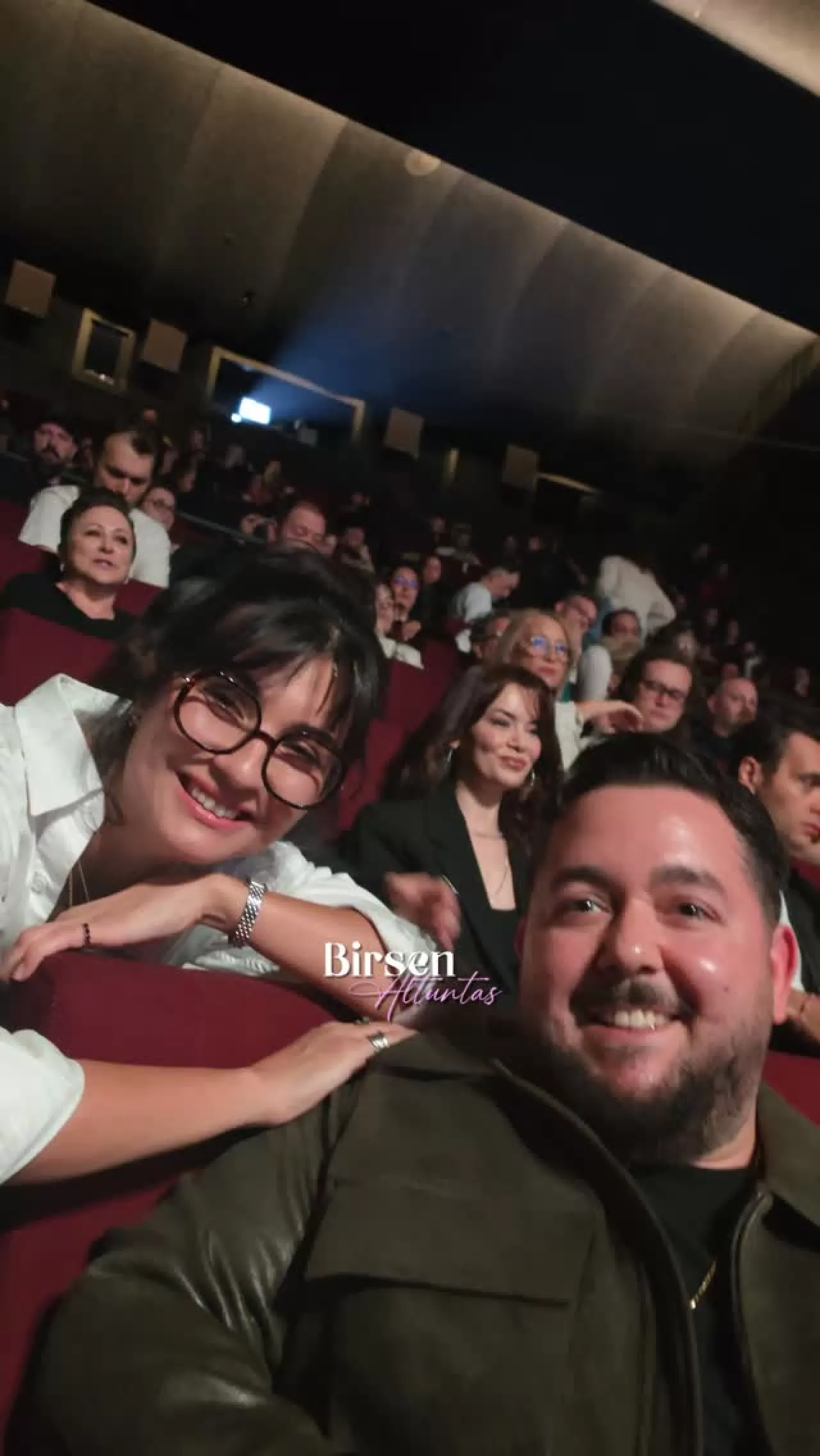 Sultan'a Dönüşüm Hikayesi: Yedi Kadın, Tek Sahne