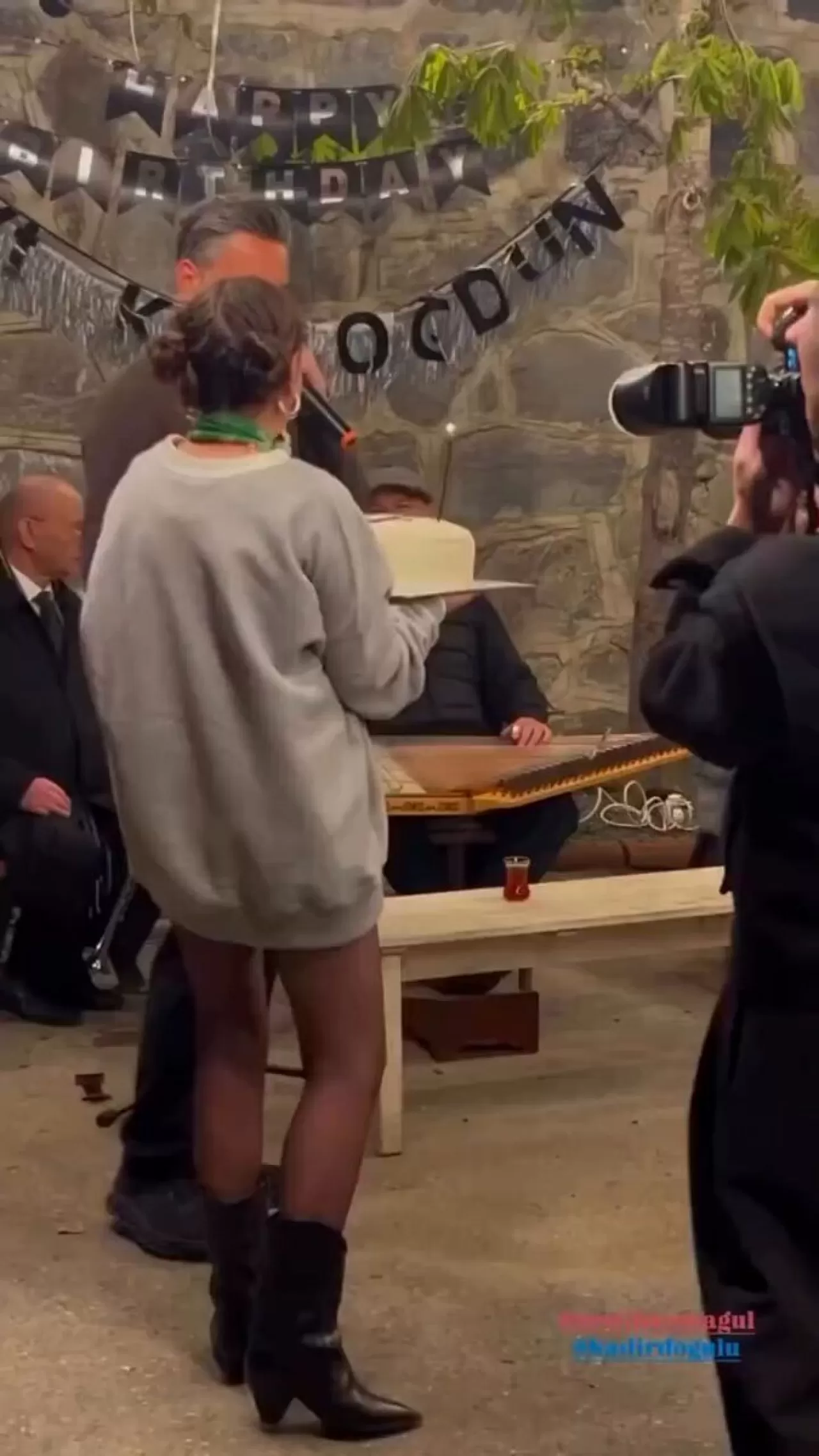 Kadir Doğulu'nun 'Savaşmayın Sevişin' Sözleri Gündem Oldu