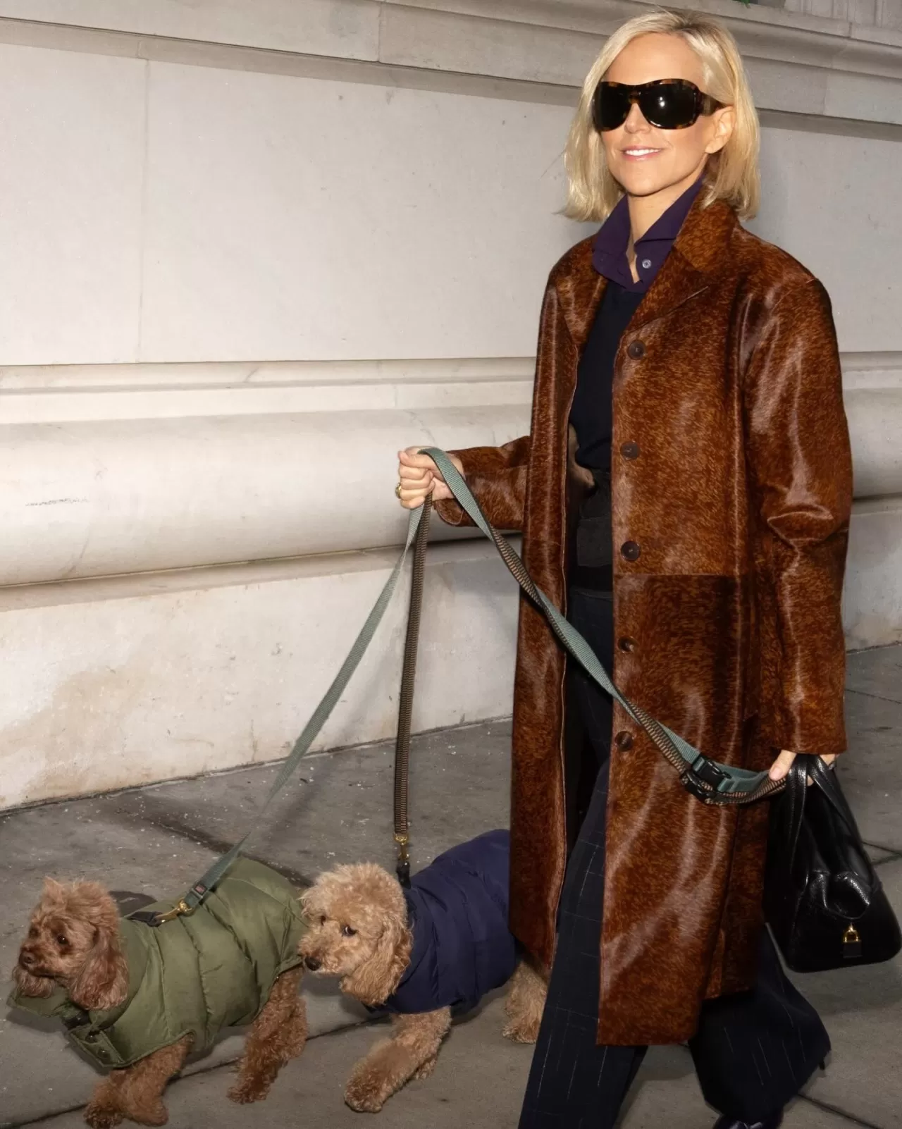 Tory Burch, Resort 26 Koleksiyonu'ndan İkonik Parçalarla Görüntülendi