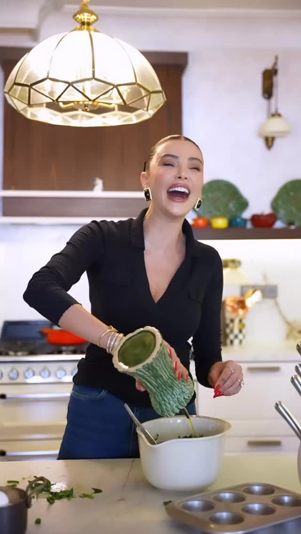 Özge Ulusoy'dan Sağlıklı Ispanaklı Muffin Tarifi: 40 Dakikada Hazır