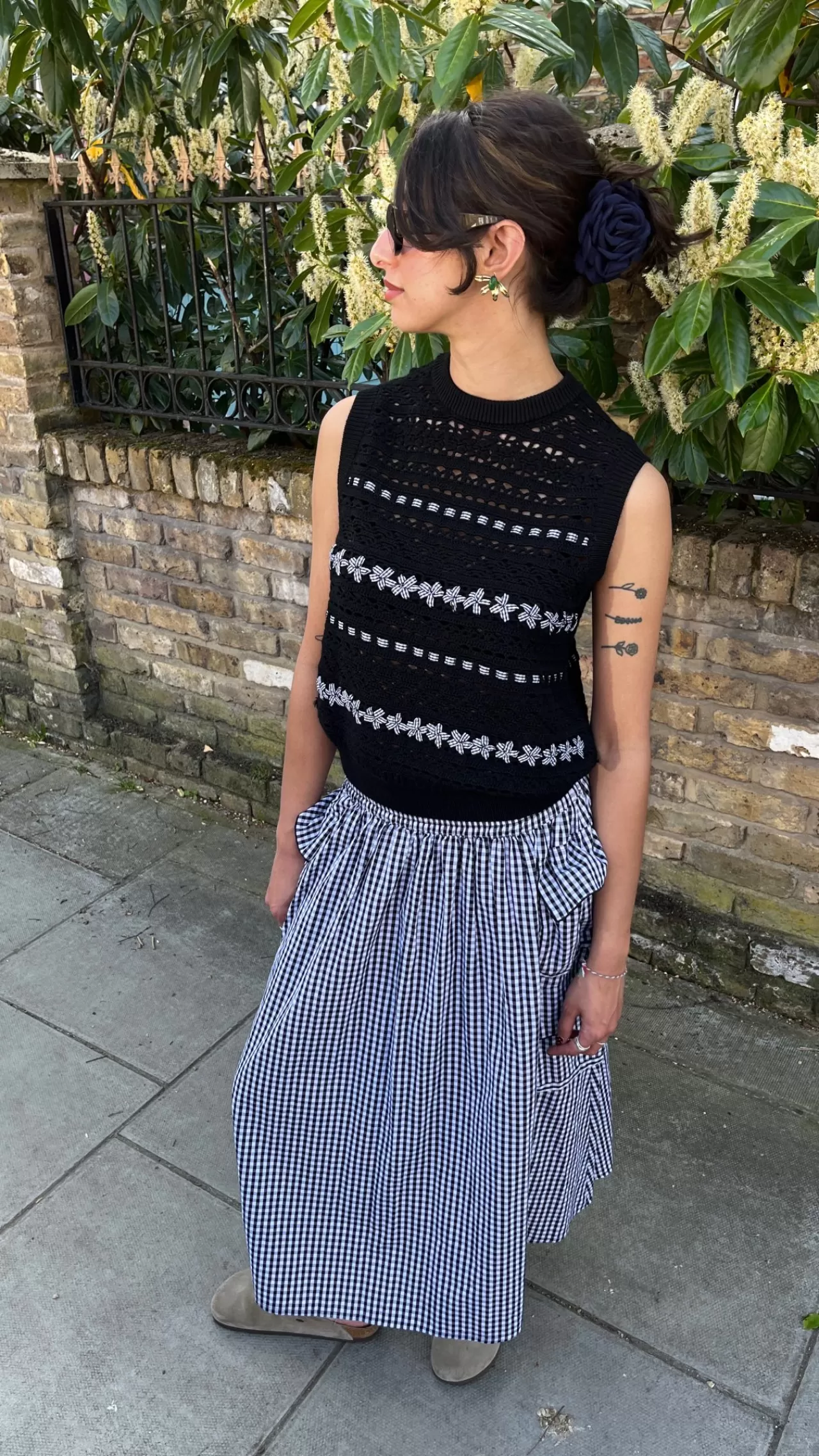 London'da Bahar Stili: Salem Yeleği ve Winifred Eteği Kombini