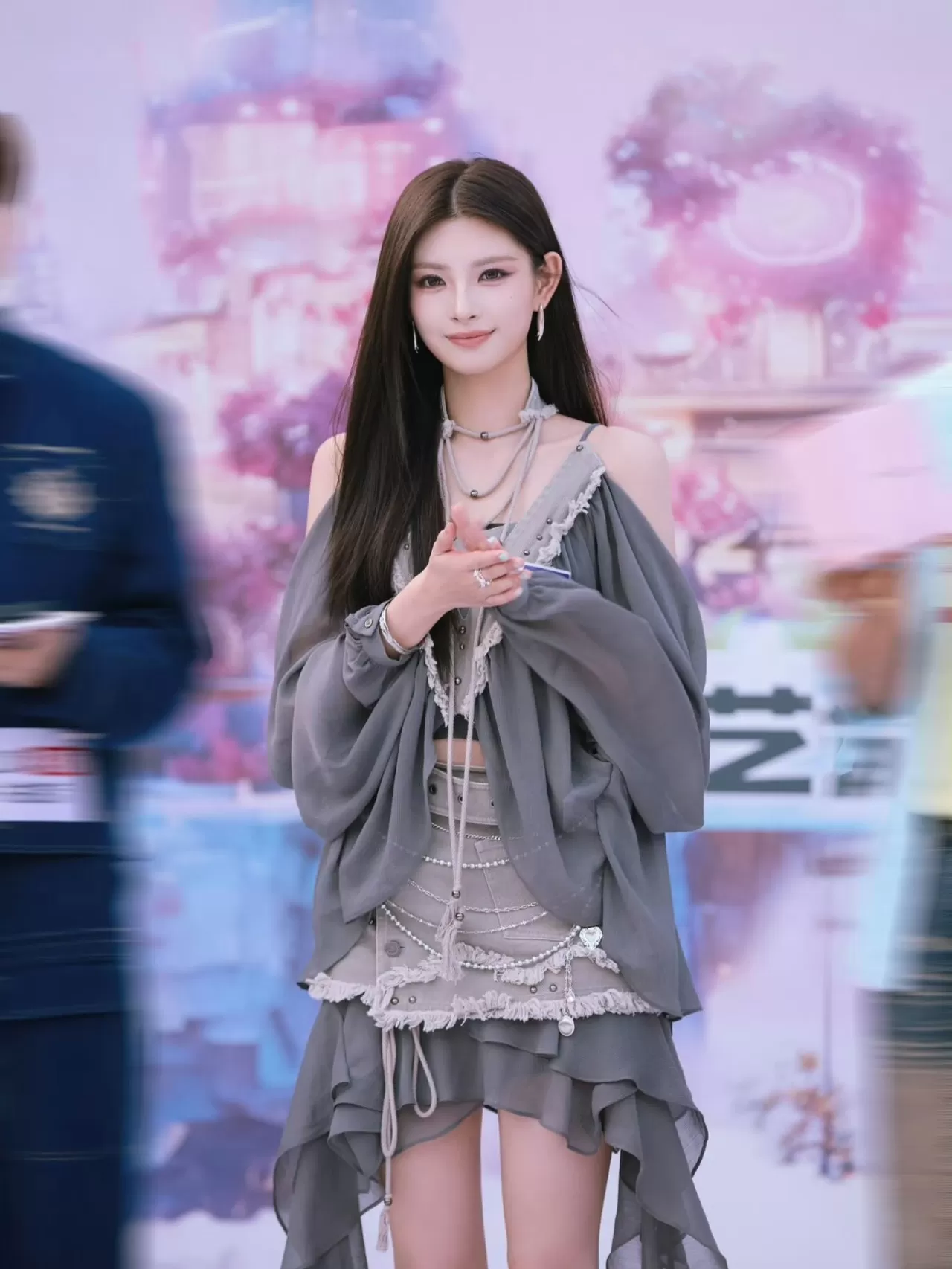 EVERGLOW'dan Yiren, 2026 SOHU Video Etkinliği'nde Yıldızlaşıyor