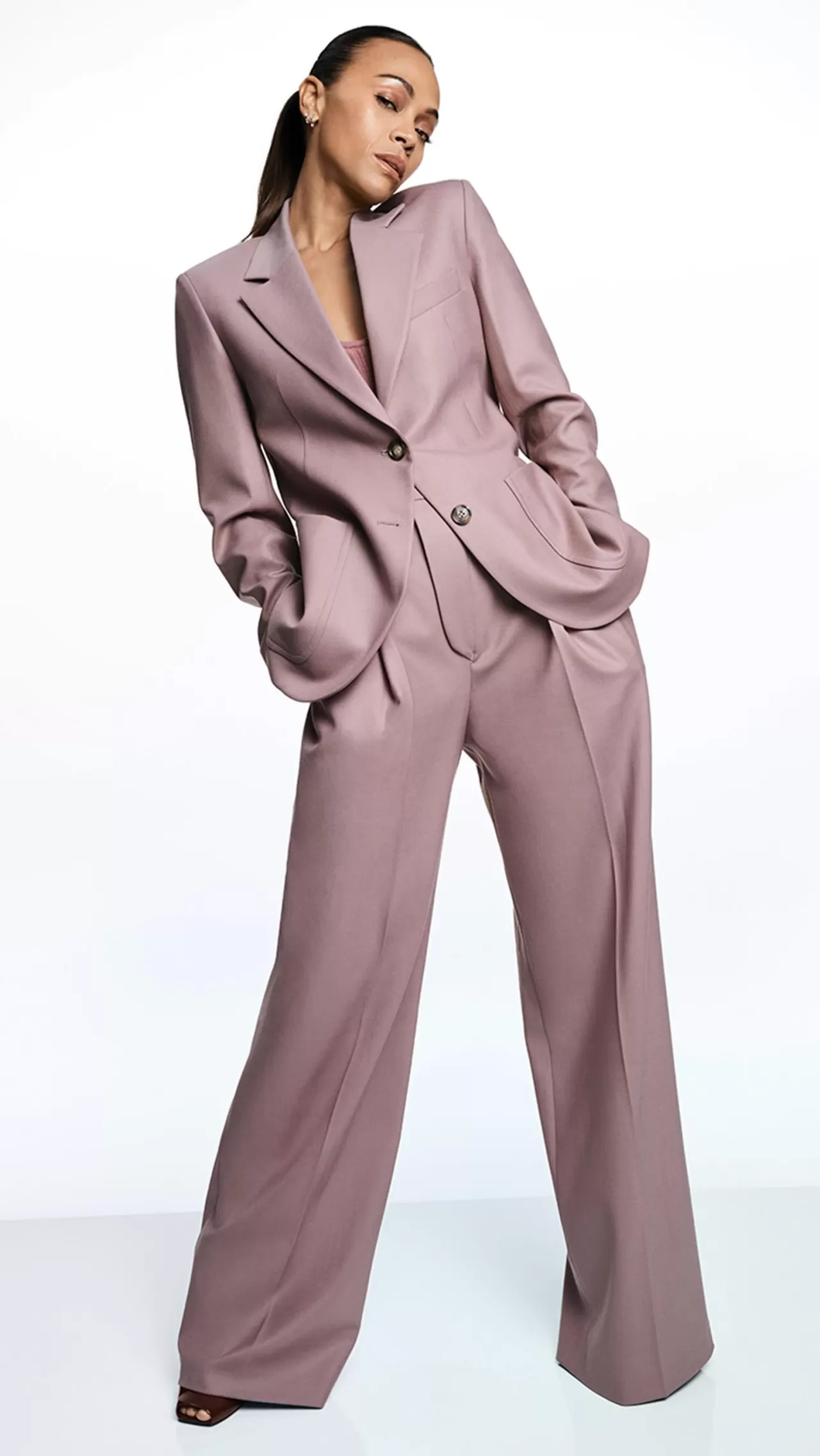 Zoe Saldaña: Güzellik Özgüvenle Şekillenir