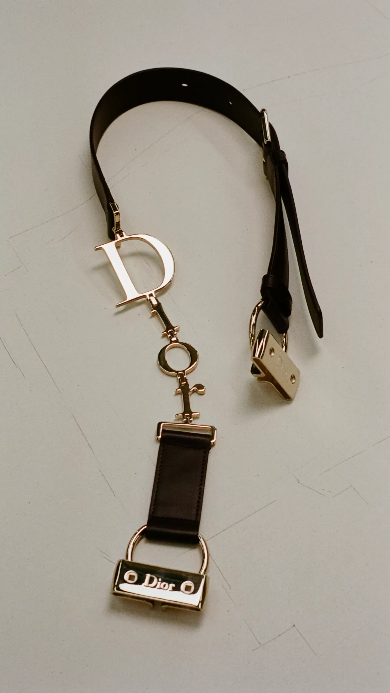 Jonathan Anderson'ın Dior'daki İlk İmzası: Diorly ile Yumuşak Mimari