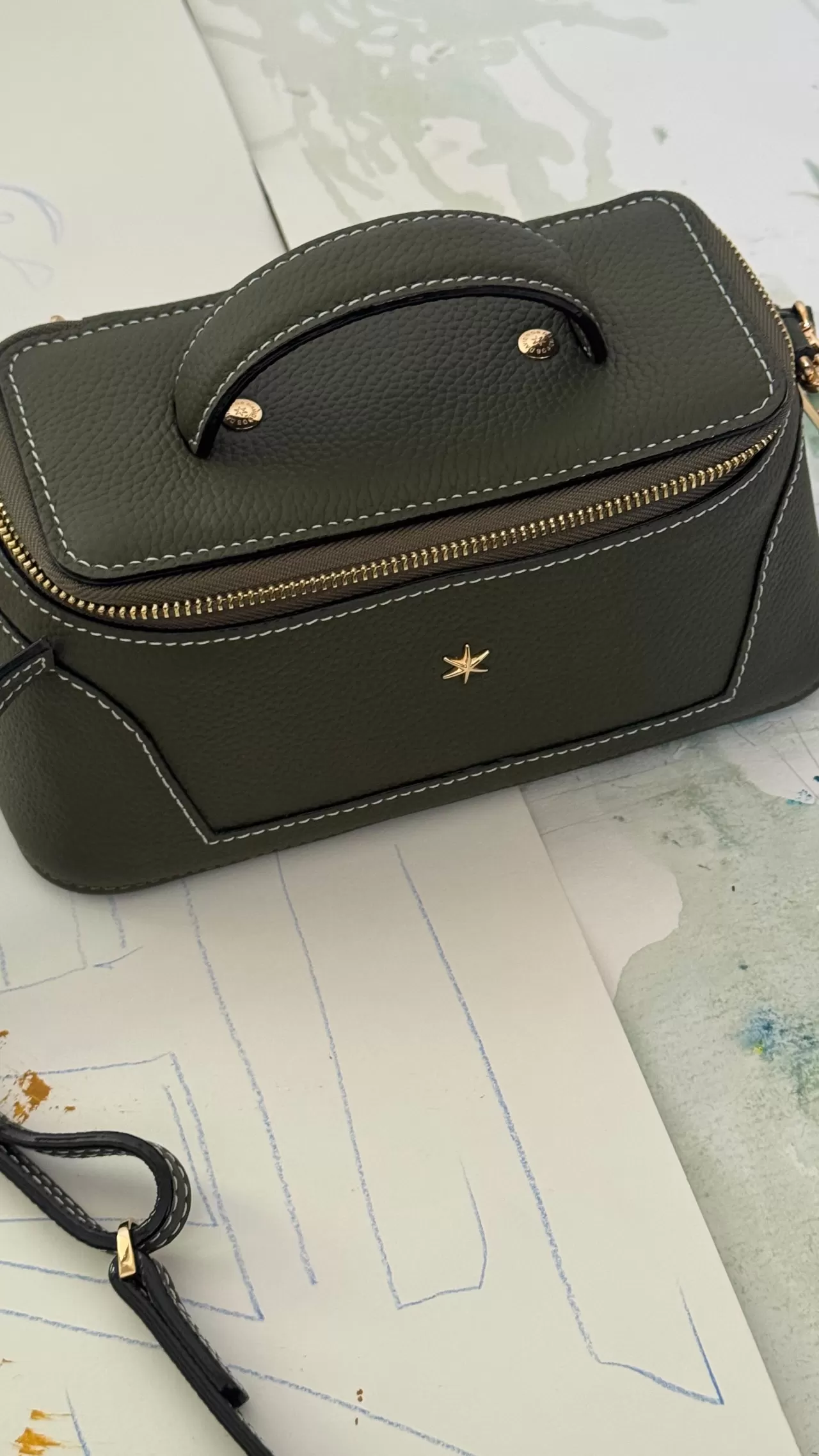 Anna Blachut'un Çantası: Sanatçının Hareket Halindeki Ekipmanları