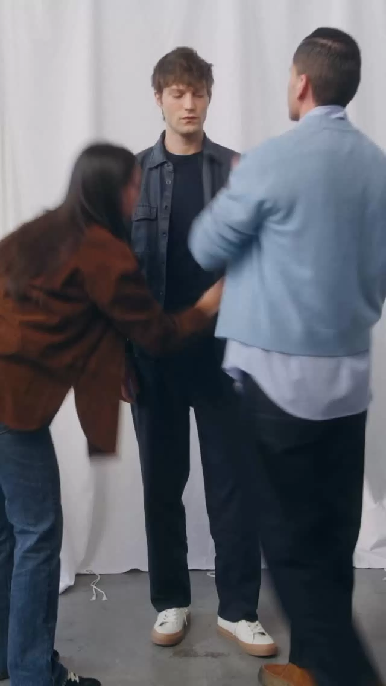 rag & bone Chino Pantolonlarını Üç Farklı Stil ile Tanıttı