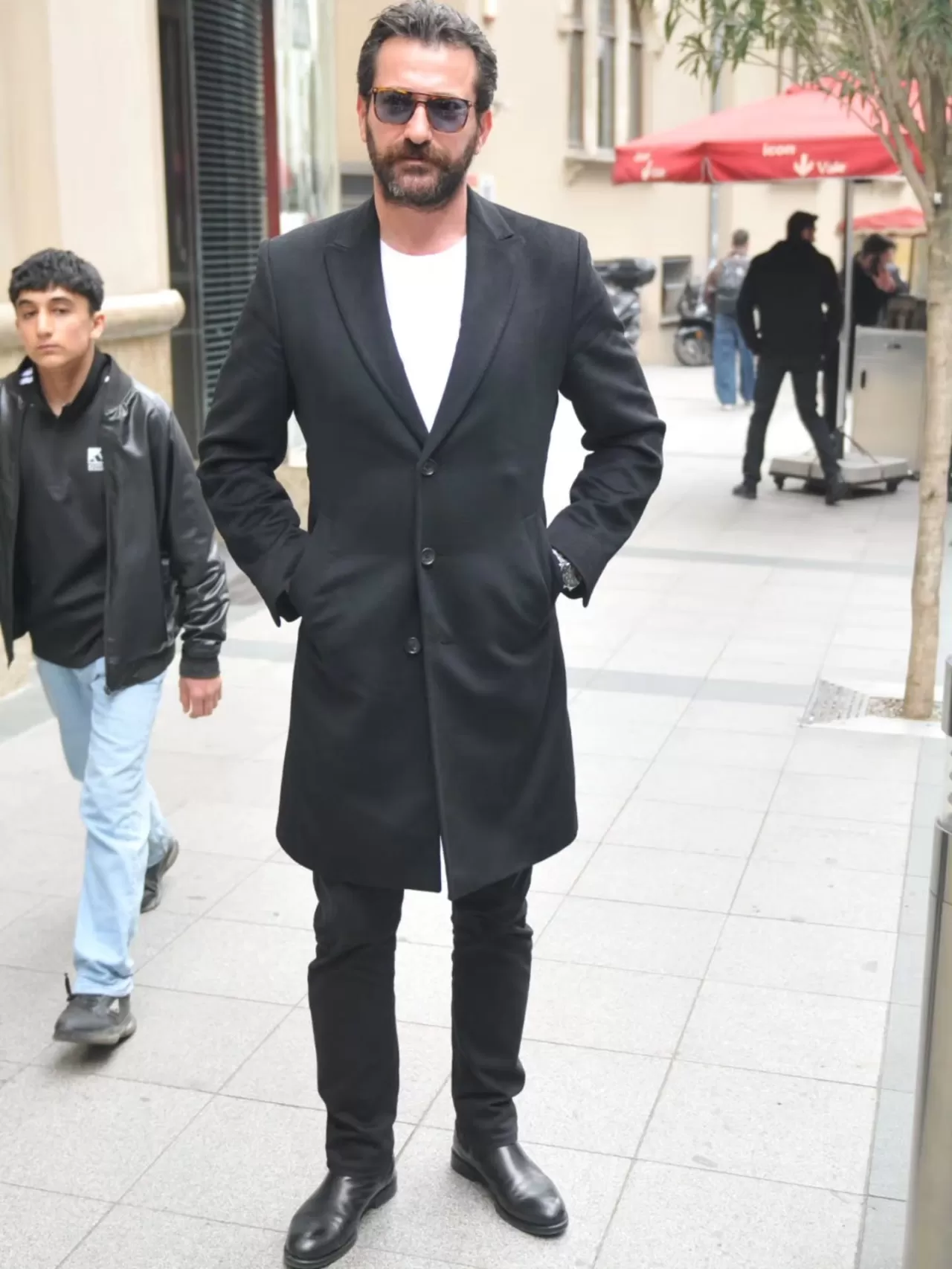Burç Kümbetlioğlu Uzak Şehir'den Ayrılıyor mu? 