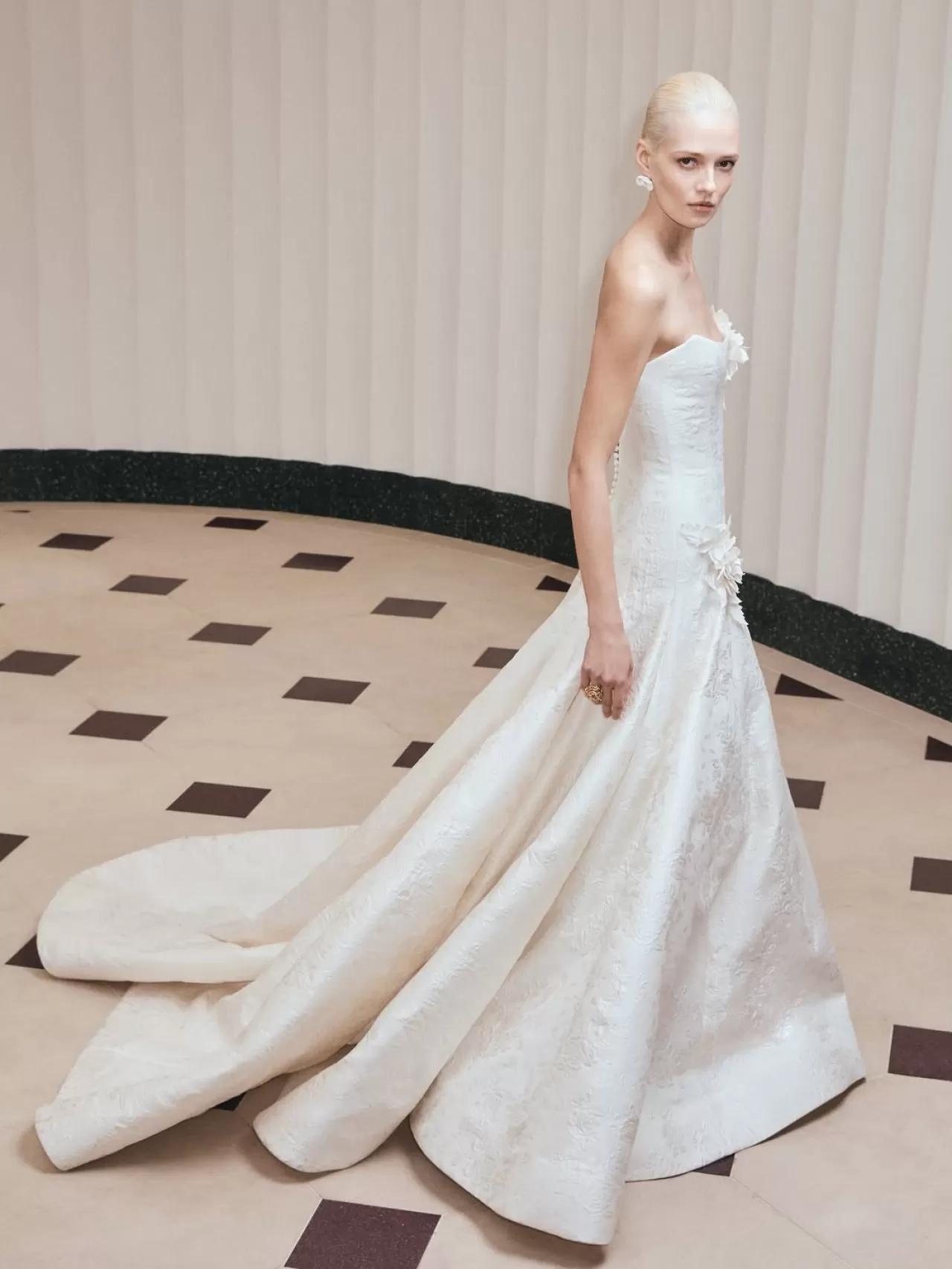 Oscar de la Renta 2027 Bahar Gelinlik Koleksiyonu: Zamansız Zarafet