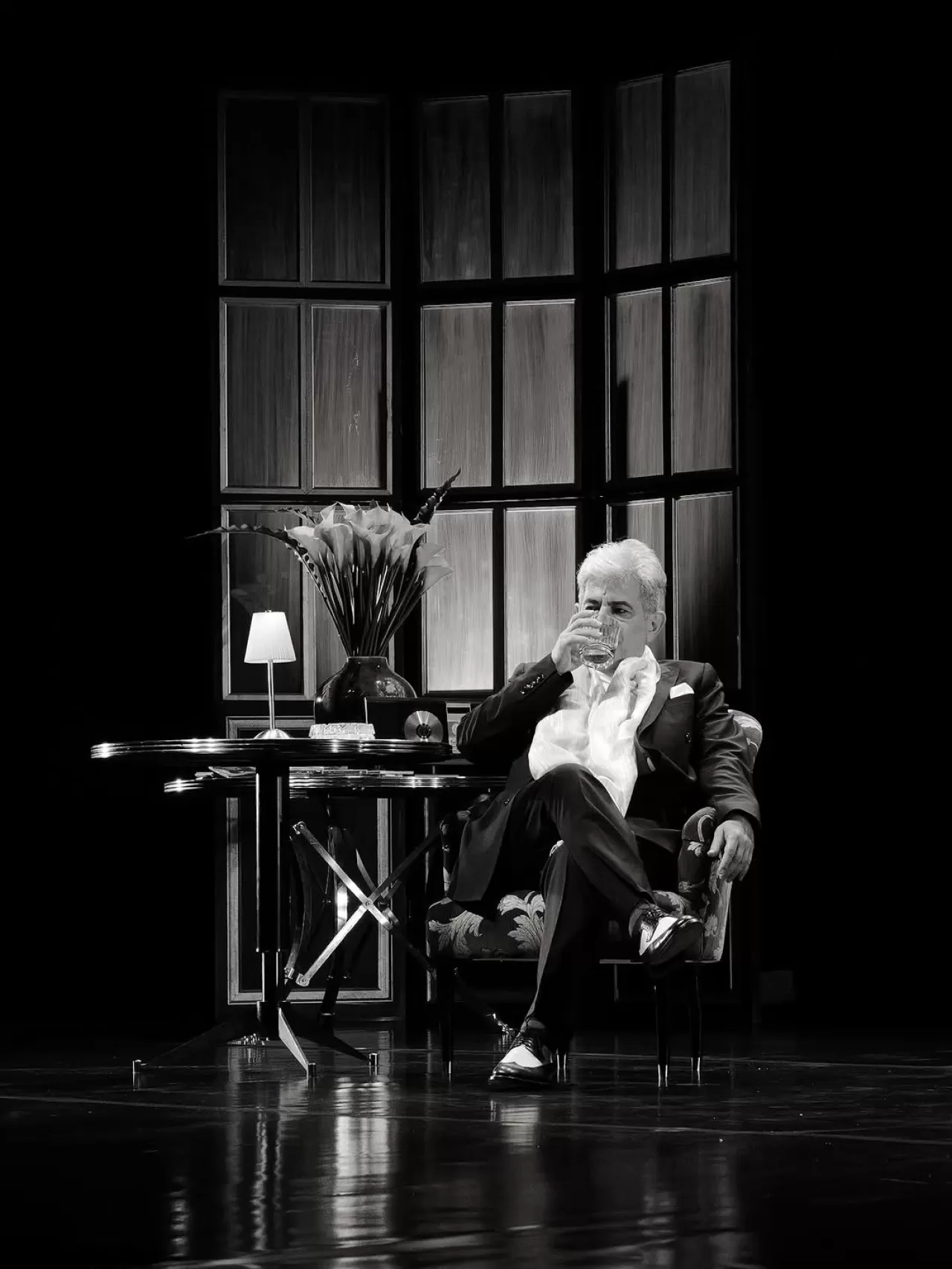 Okan Bayülgen'in Yeni Oyunu: Karajan ve Bernstein'ın Müziksel Kapışması