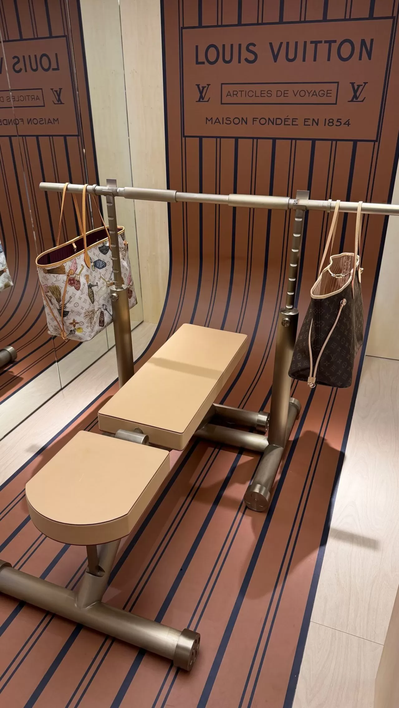 Louis Vuitton'un Monogram'ı 130 Yaşında: Mayfair'de Geçici Bir Marka Kasabası