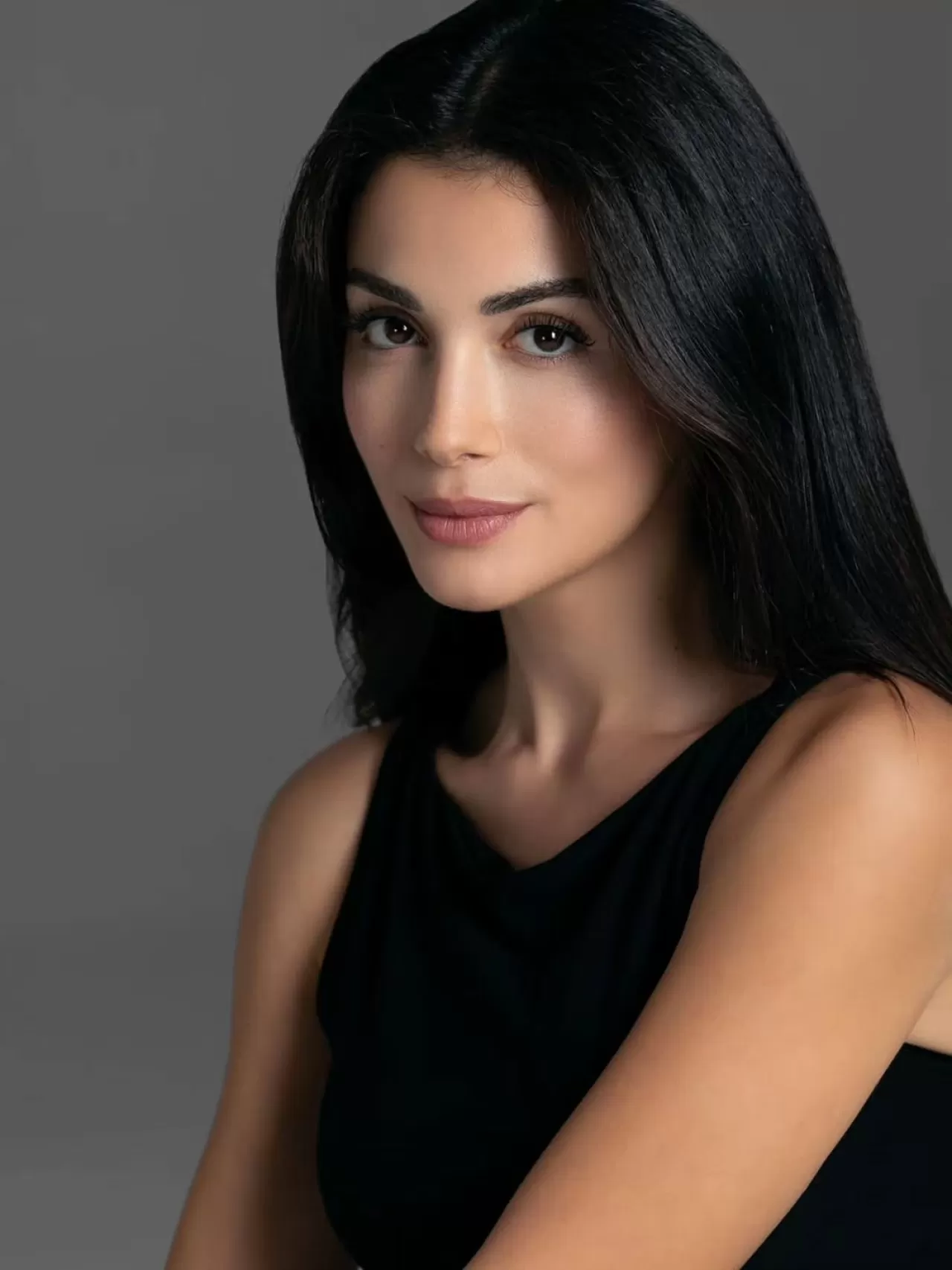 Özge Yağız, "Doğa'nın Kanunu" Dizisinde Başrolü Kapıyor