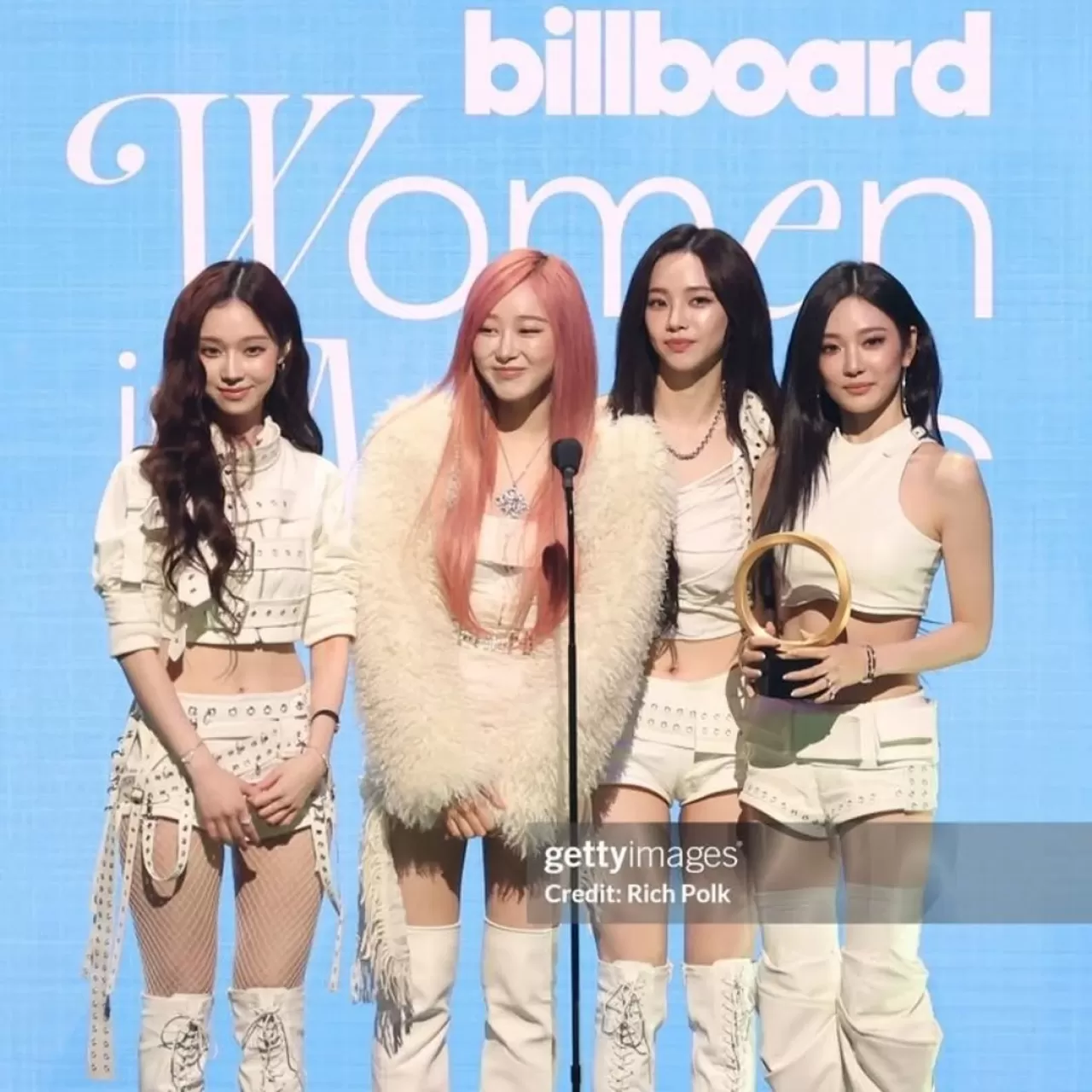 Aespa'nın İmzalı Albümleri 12 Saatte Tükendi: Billboard 200 Yolculuğu