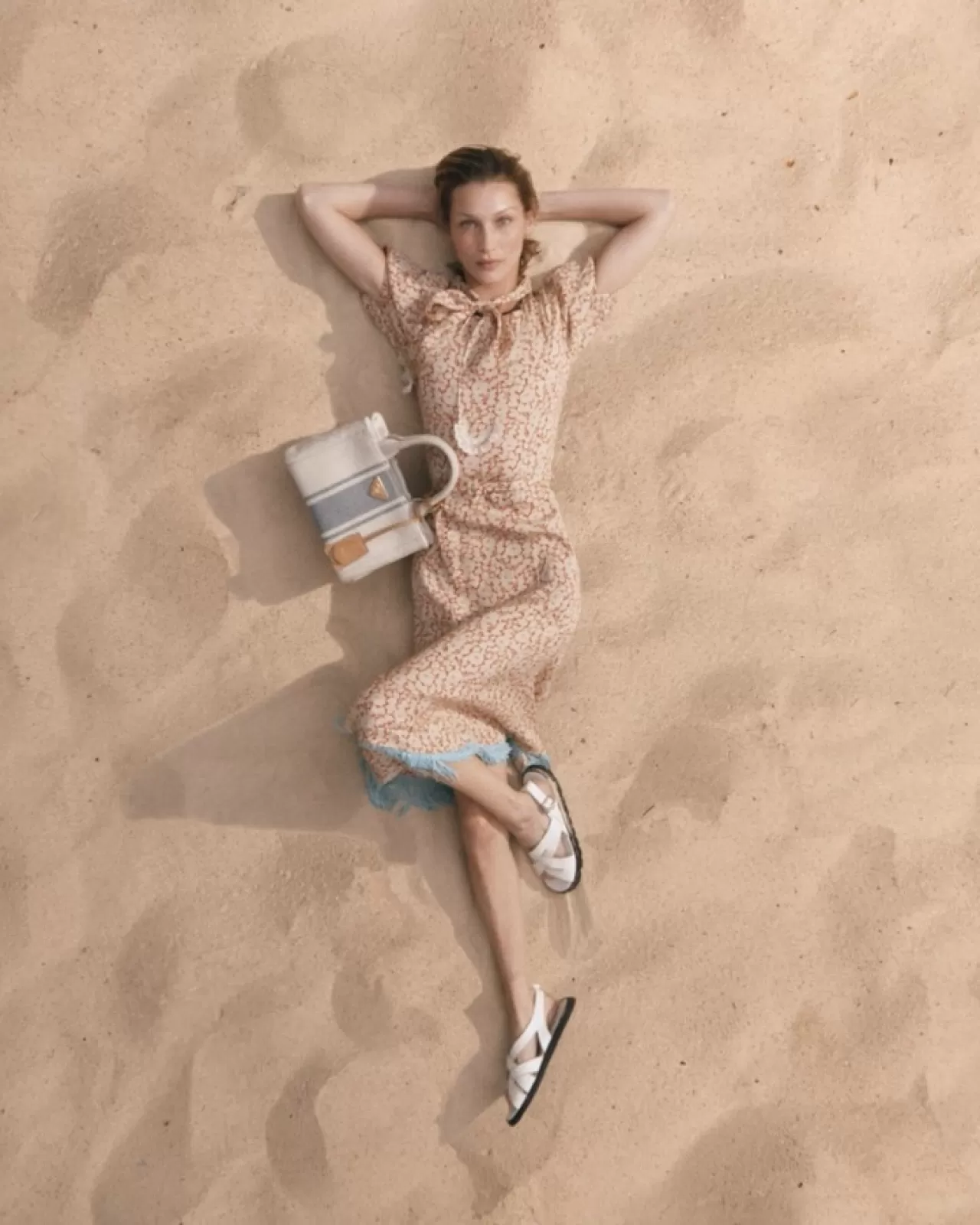 Prada 2026 Yaz Koleksiyonu: Urban Beach'te Karşıtların Dansı