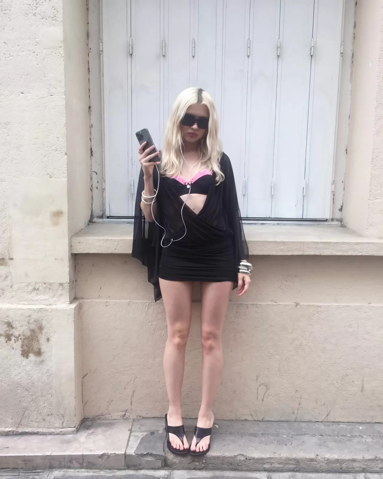 Küçük Siyah Elbise Trendi Geri Dönüyor: BERSHKA'dan Stil Çağrısı