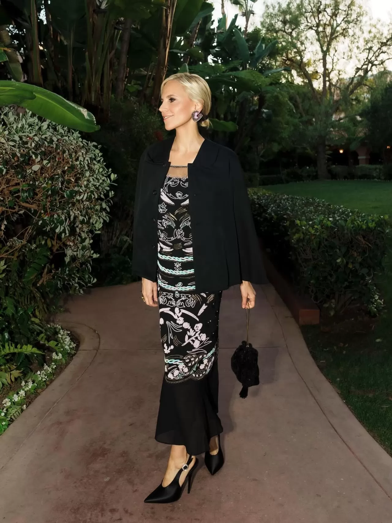 Tory Burch, 1920'ler İlhamlı Nakışlı Elbise ile Bahar 2026 Koleksiyonunda