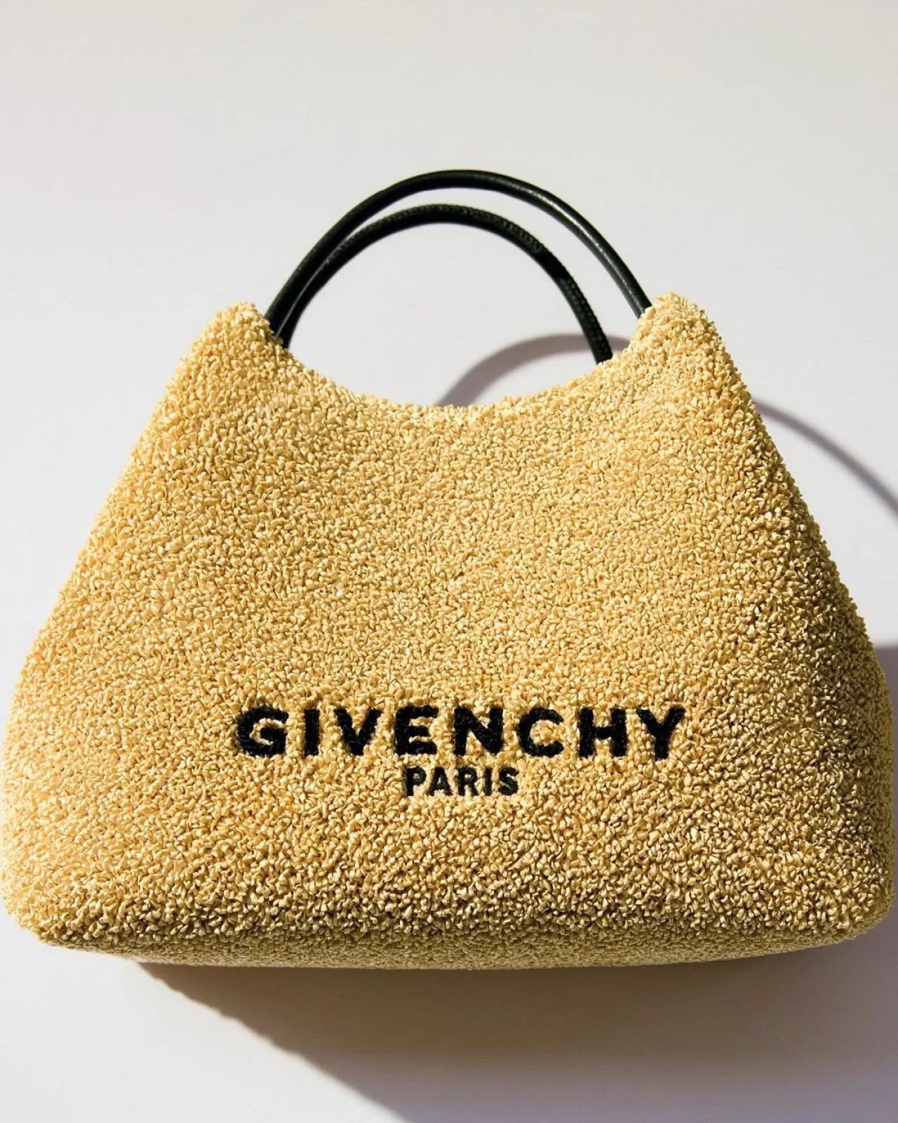 Givenchy'den Raffia Çantalar ve Tape Terlikler: Sarah Burton'ın İmzası