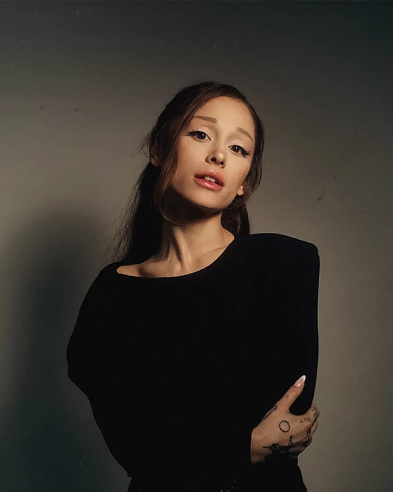 Ariana Grande, "Petal" Albümüyle Apple Music'te Ön Eklemeye Açıldı