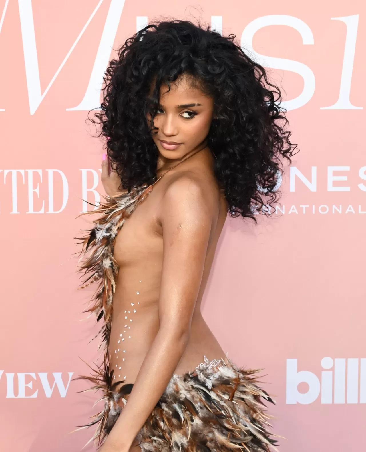 Tyla, Zara Larsson'a Breakthrough Ödülü Takdim Edecek