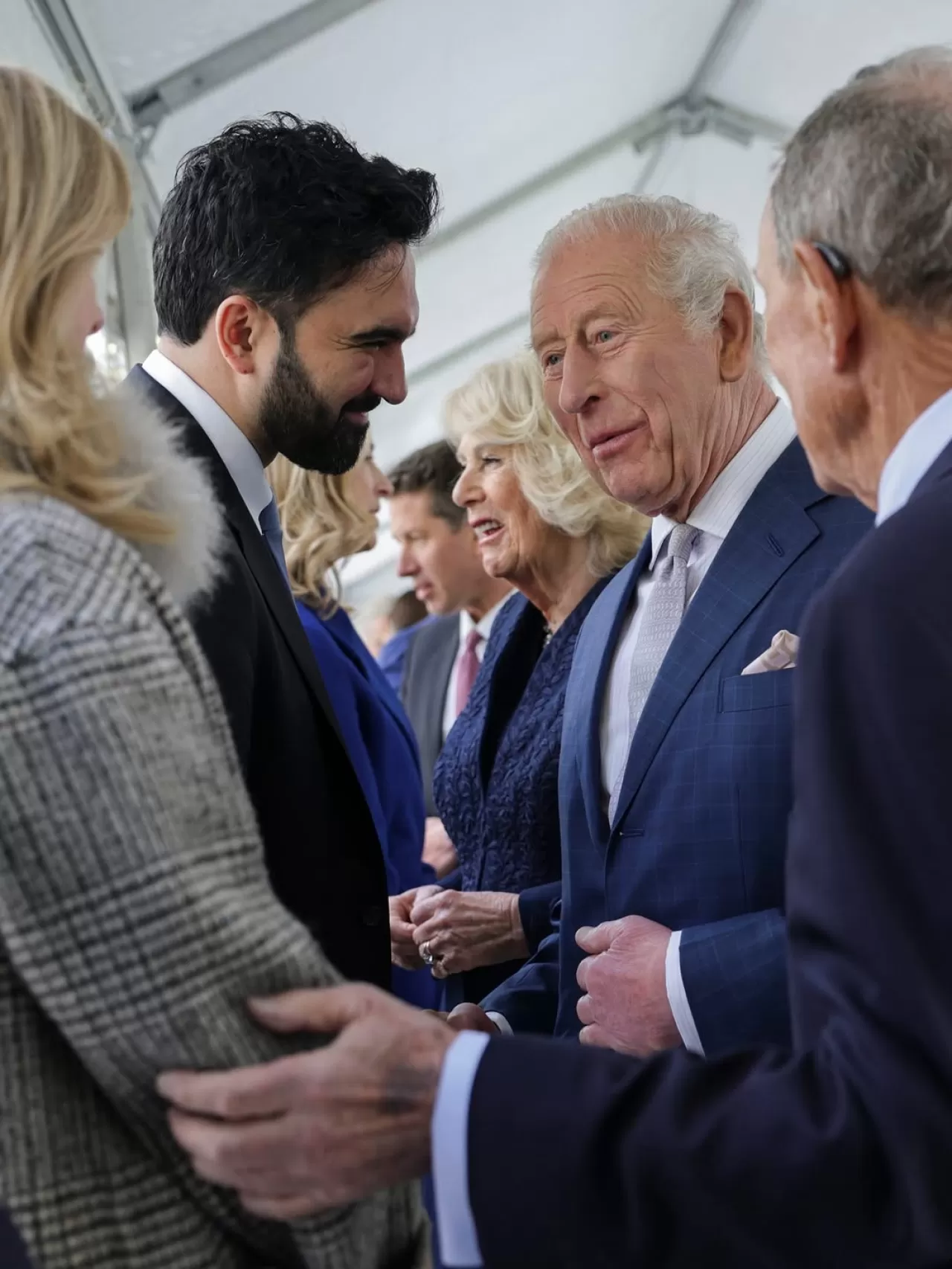 Kral ve Belediye Başkanının 135.840 Dolarlık Stil Farkı