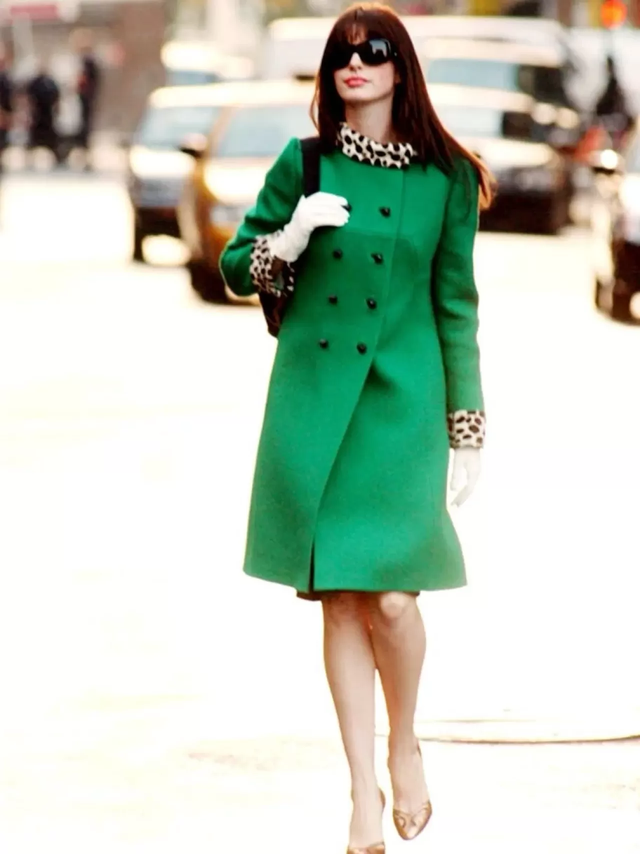 Anne Hathaway, Devil Wears Prada'nın Leopar Paltosunu 20 Yıl Sonra Gardırobuna Kattı