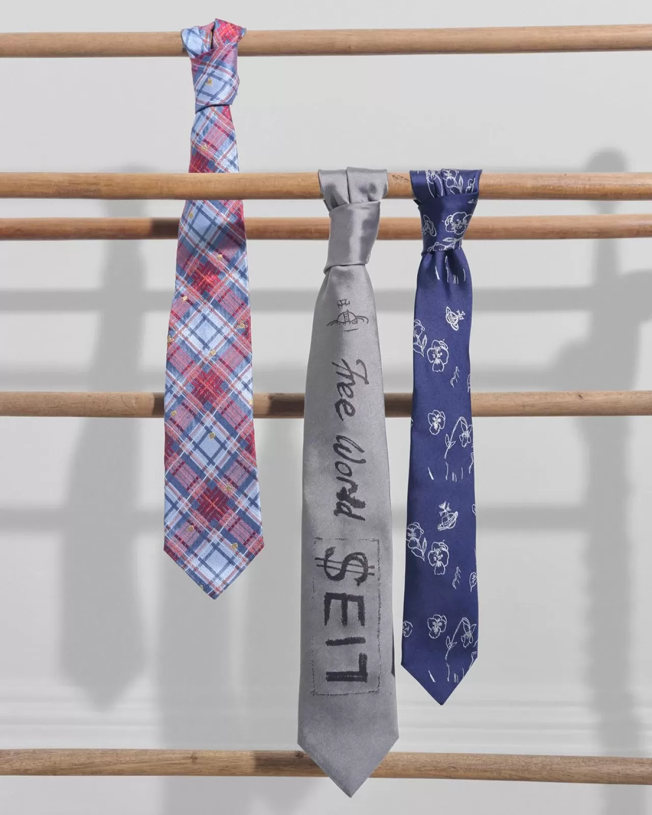 Vivienne Westwood 2026 İlkbahar-Yaz Aksesuar Koleksiyonu Satışta