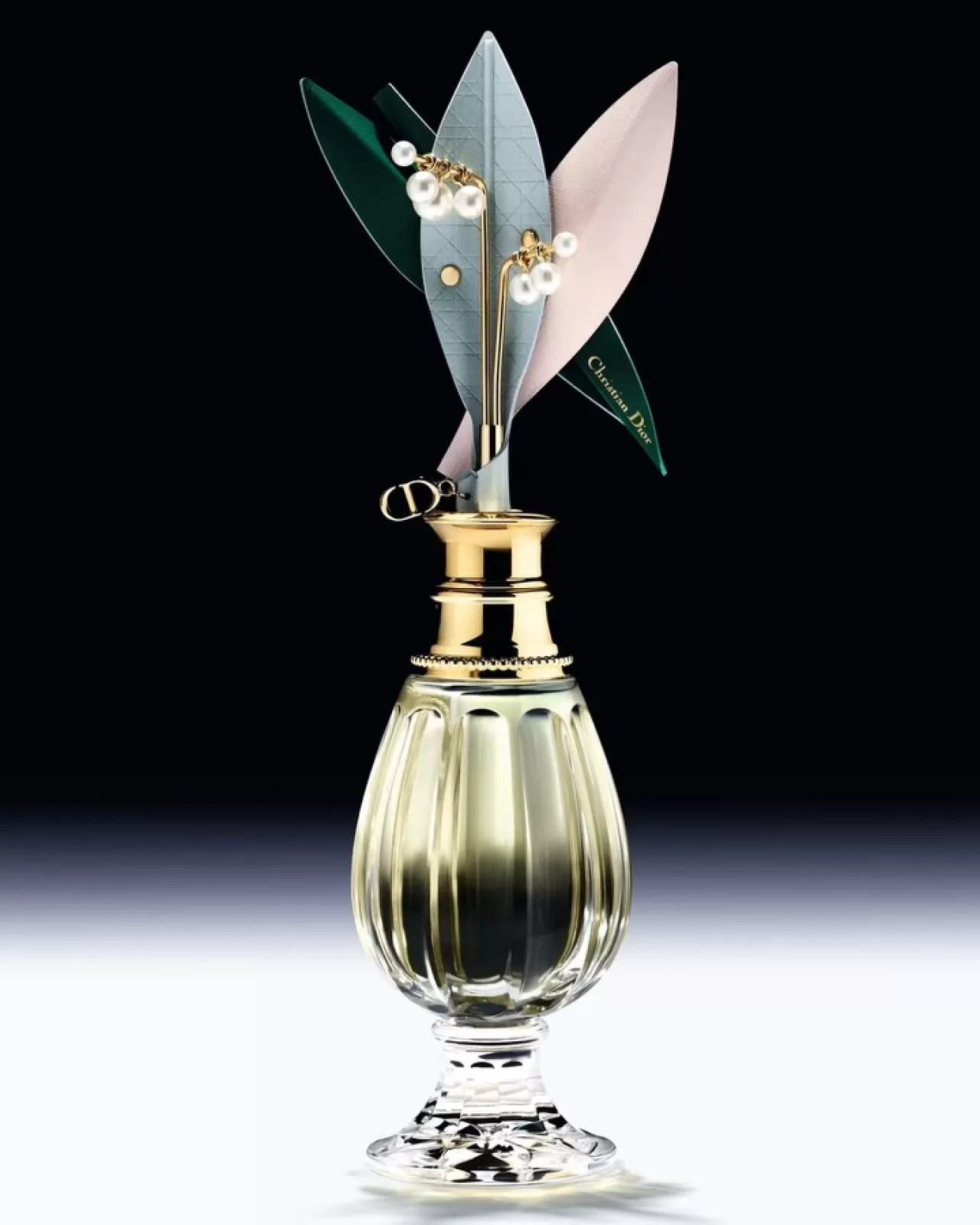 Dior'un Müge Çiçekli Numaralı Sanat Eseri: Le Muguet