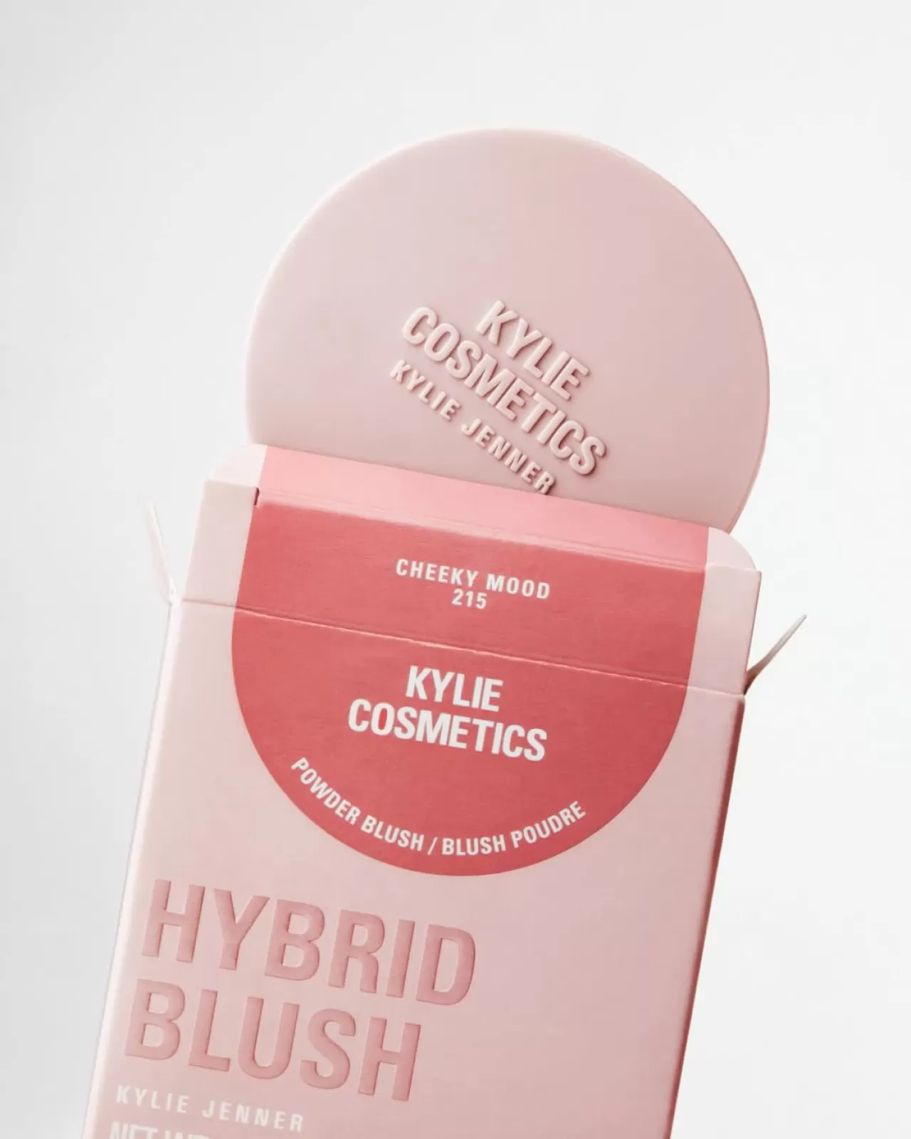 Kylie Cosmetics'ten Yeni Ruj Rengi ve BOGO Kampanyası