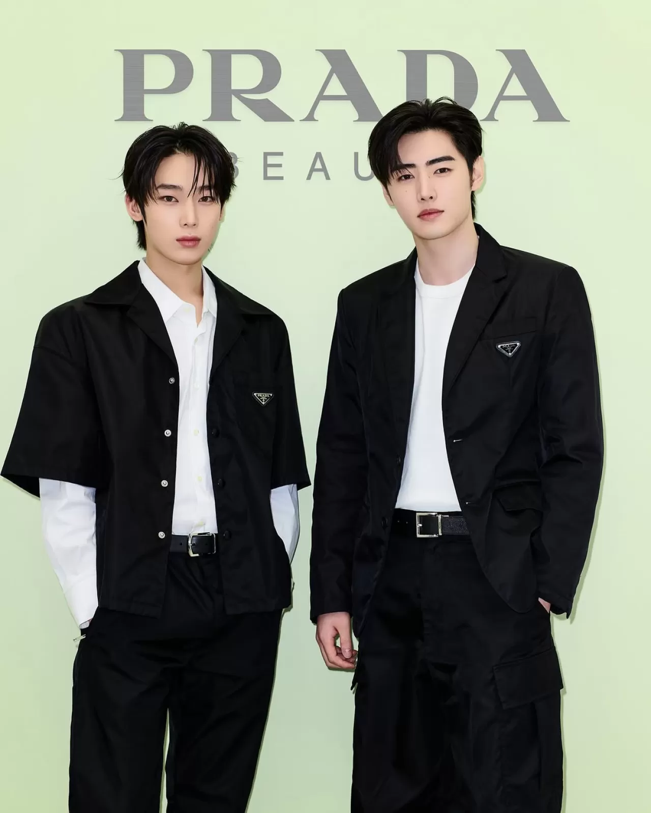 ENHYPEN'den Sunghoon ve Sunoo, Prada Touch Lansmanında Seoul'da Parladı