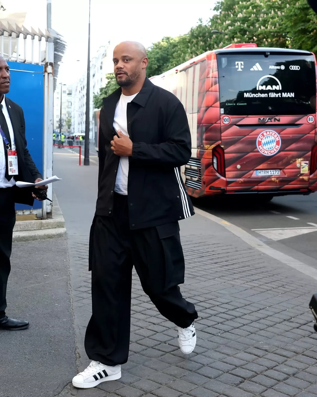 Vincent Kompany, Bundesliga'nın Stil İkonu Olarak Öne Çıkıyor
