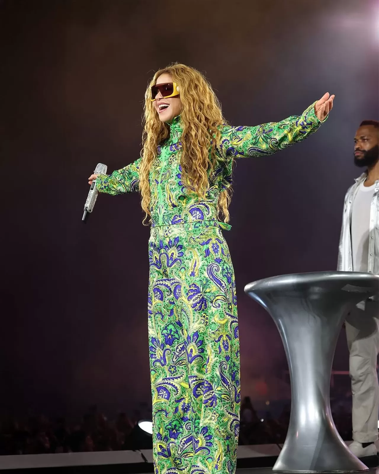 Shakira, Copacabana'da Etro'nun Özel Tasarımlarıyla Sahne Aldı