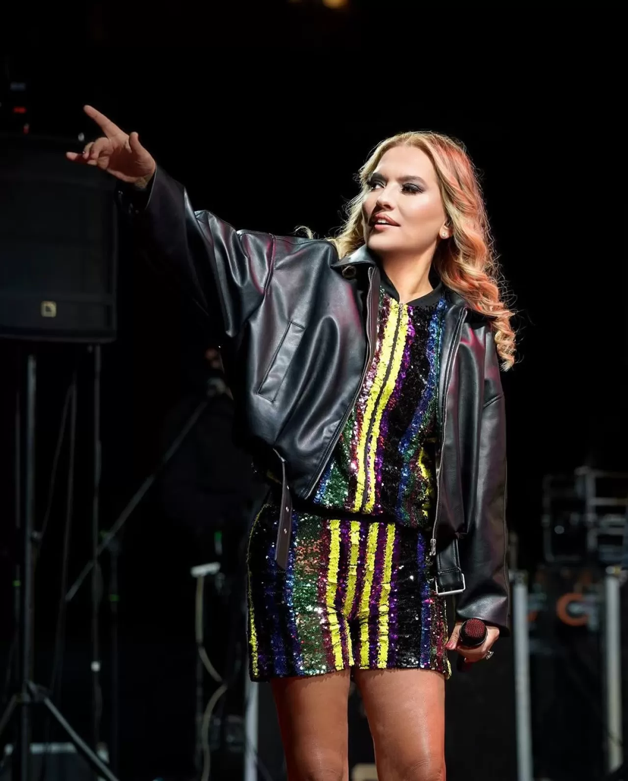 Demet Akalın Antalya'da Jojo Tatil Konserleriyle Sevenleriyle Buluştu