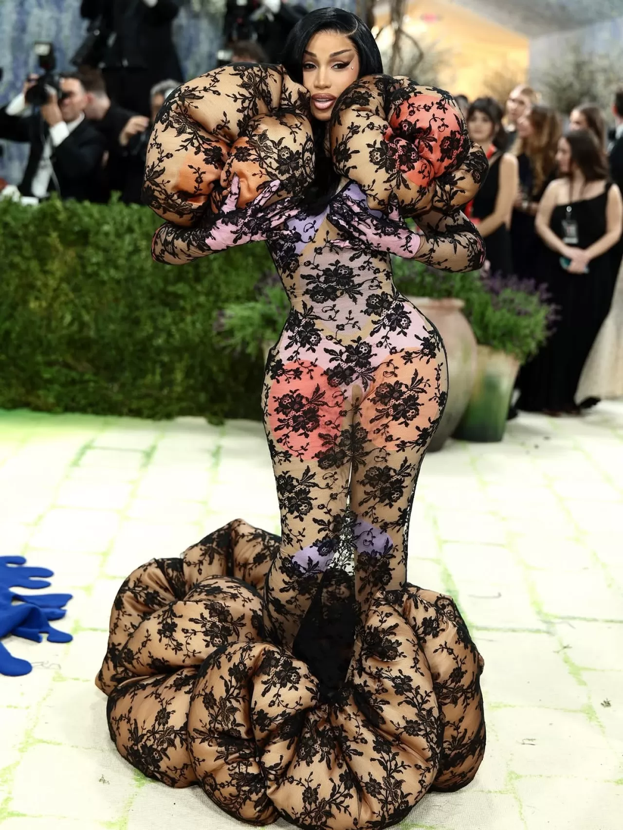 Cardi B, 2026 Met Gala'da Marc Jacobs ile Dikkat Çekti
