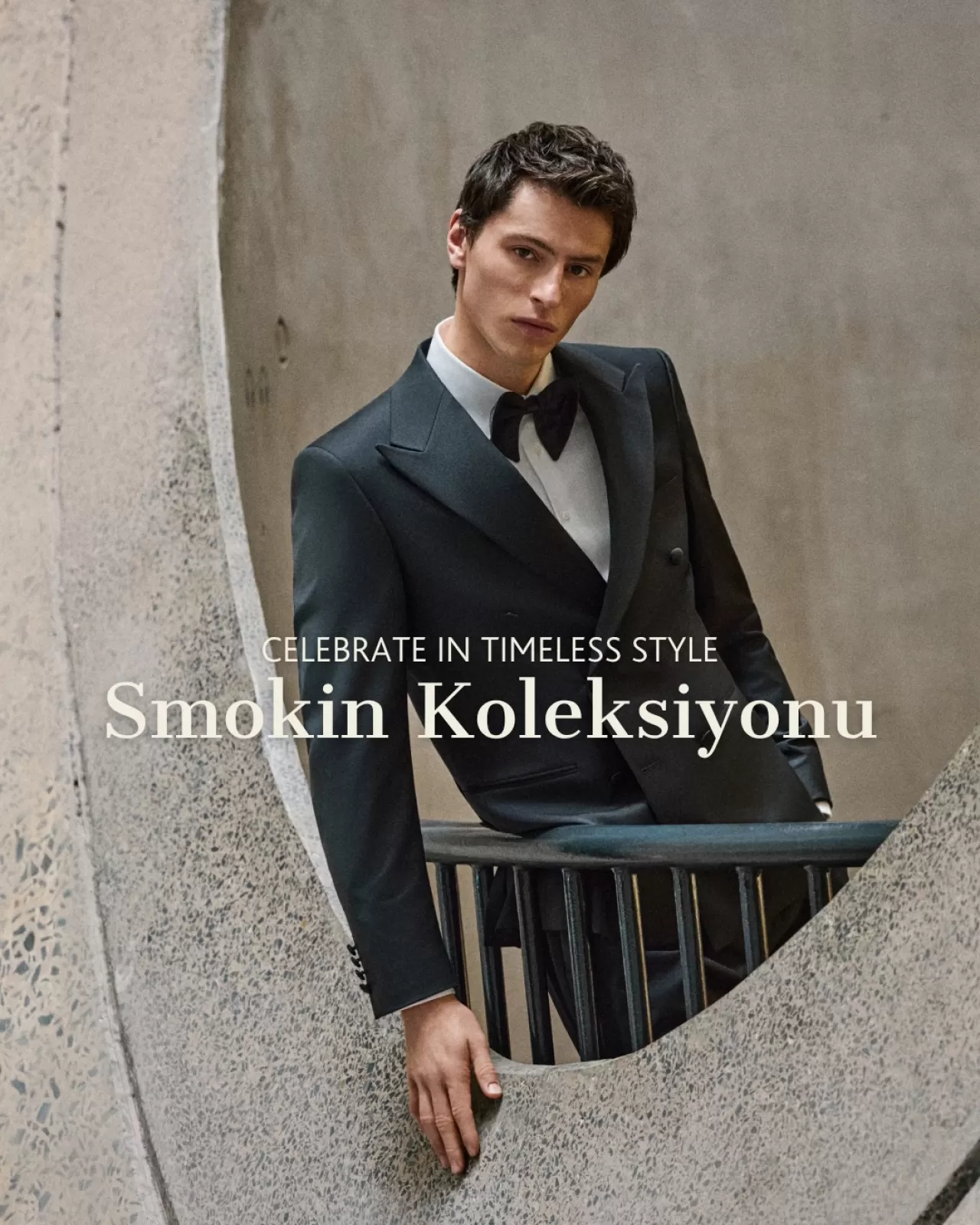 Şal Yaka mı Kırlangıç Yaka mı? Smokin Seçiminde Stil Rehberi
