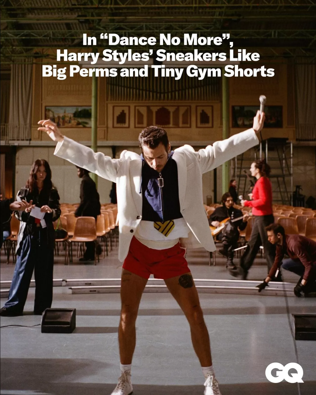 Harry Styles'ın Yeni Dans Şarkısı ve Retro Dries Van Noten Boks Ayakkabıları