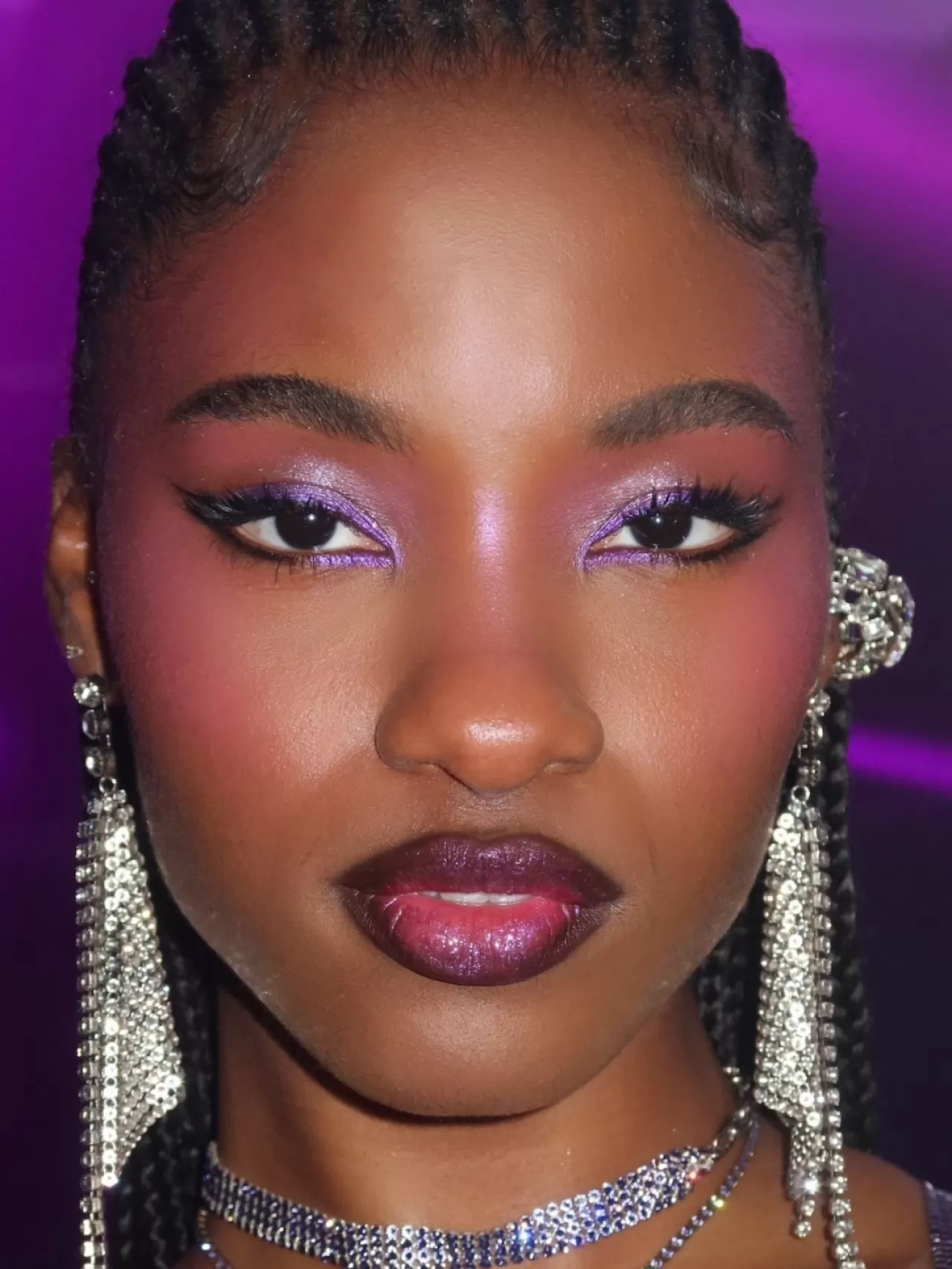 Urban Decay'den 'Purple Haze' Rüzgarı: All Nighter Sprey ile 24 Saat Kalıcılık