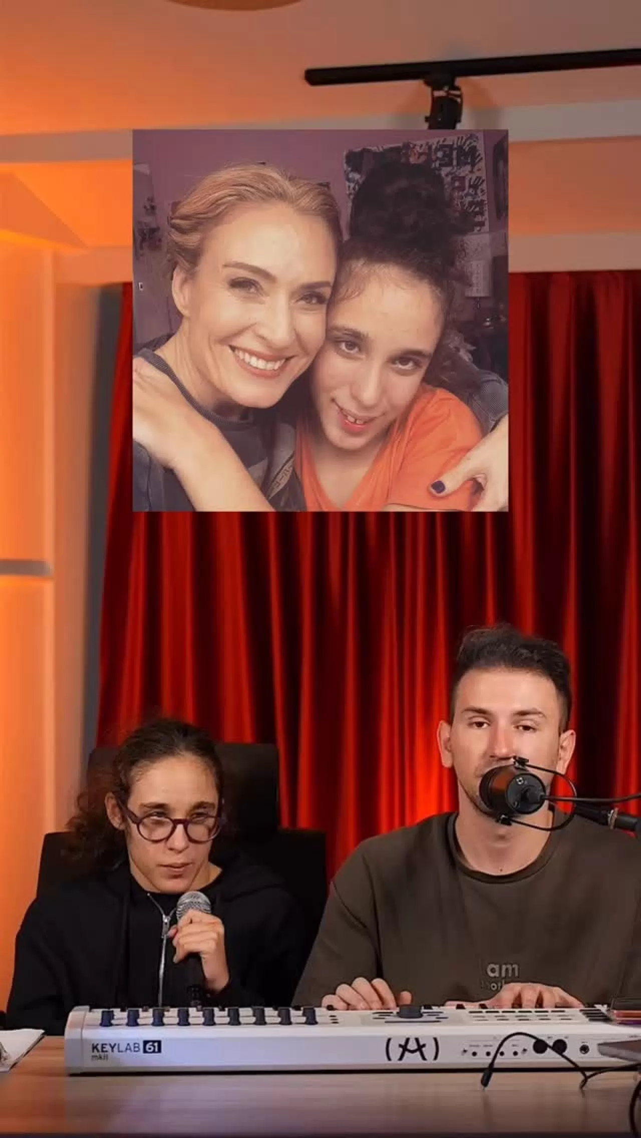 Ceyda Düvenci'nin Öğrencisi Melisa'dan Anneler Günü'ne Özel Şarkı