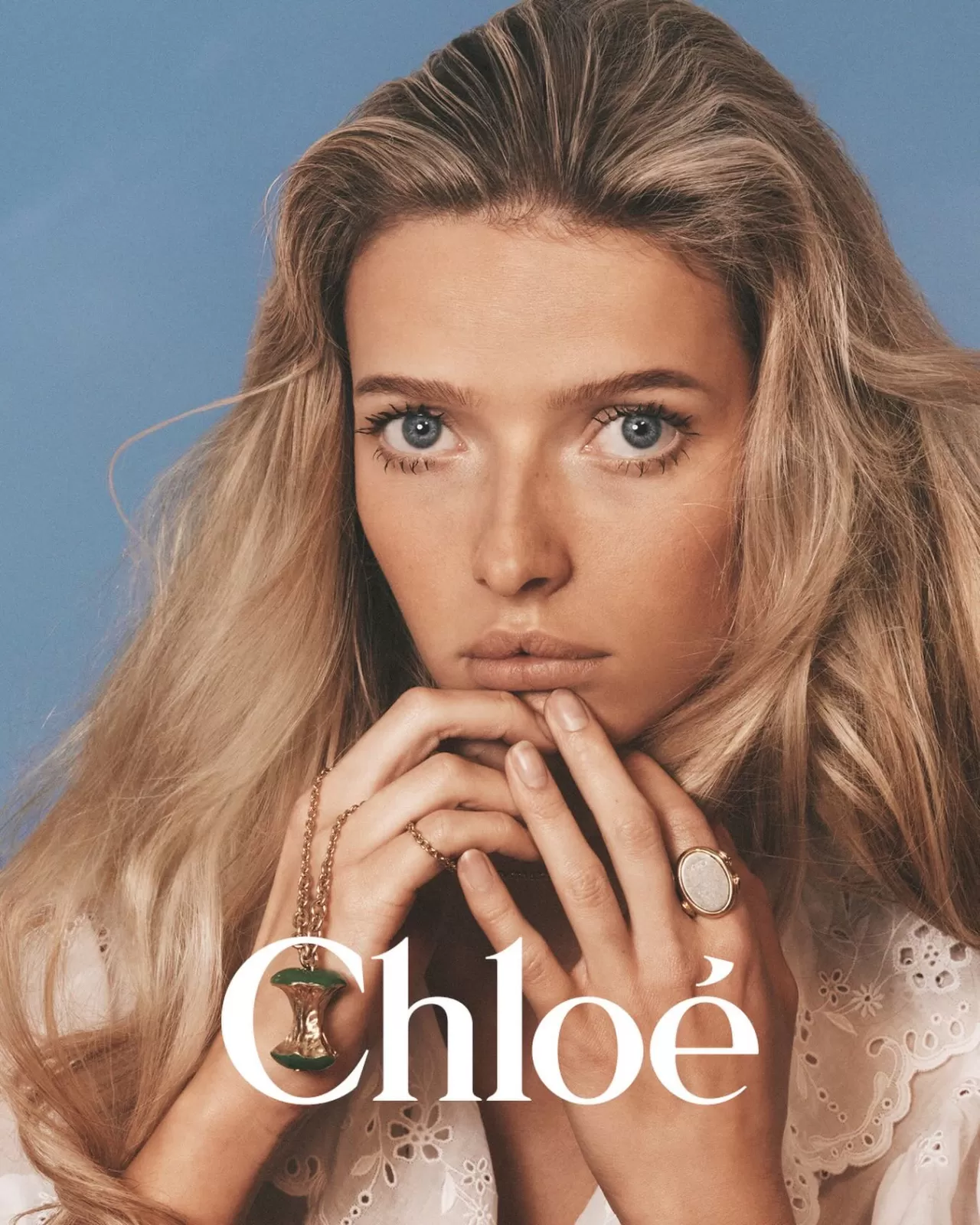 Chloé'nün 'À La Plage' Kampanyasının Yüzü Apple Martin Oldu