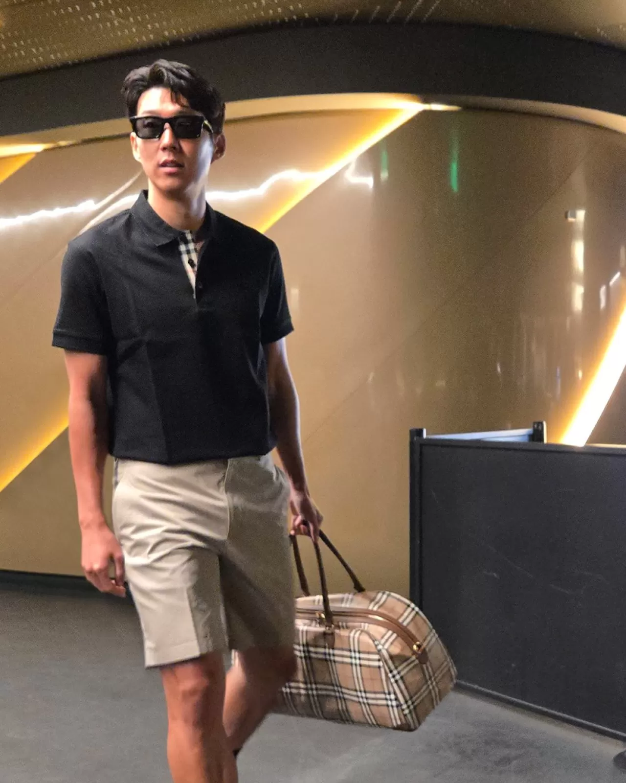 Burberry'den Yazın Trend Olan Polo Shirt Kombinasyonları