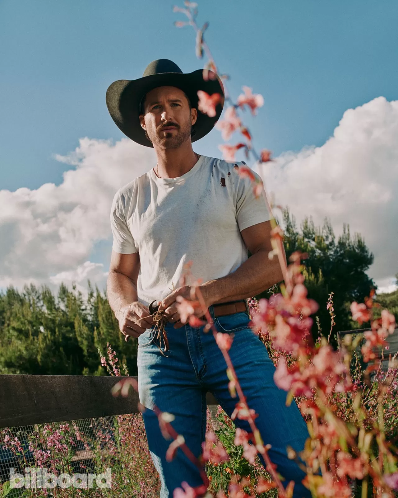 Riley Green, Billboard'a Toby Keith Mirasını ve Dördüncü Albümünü Anlattı