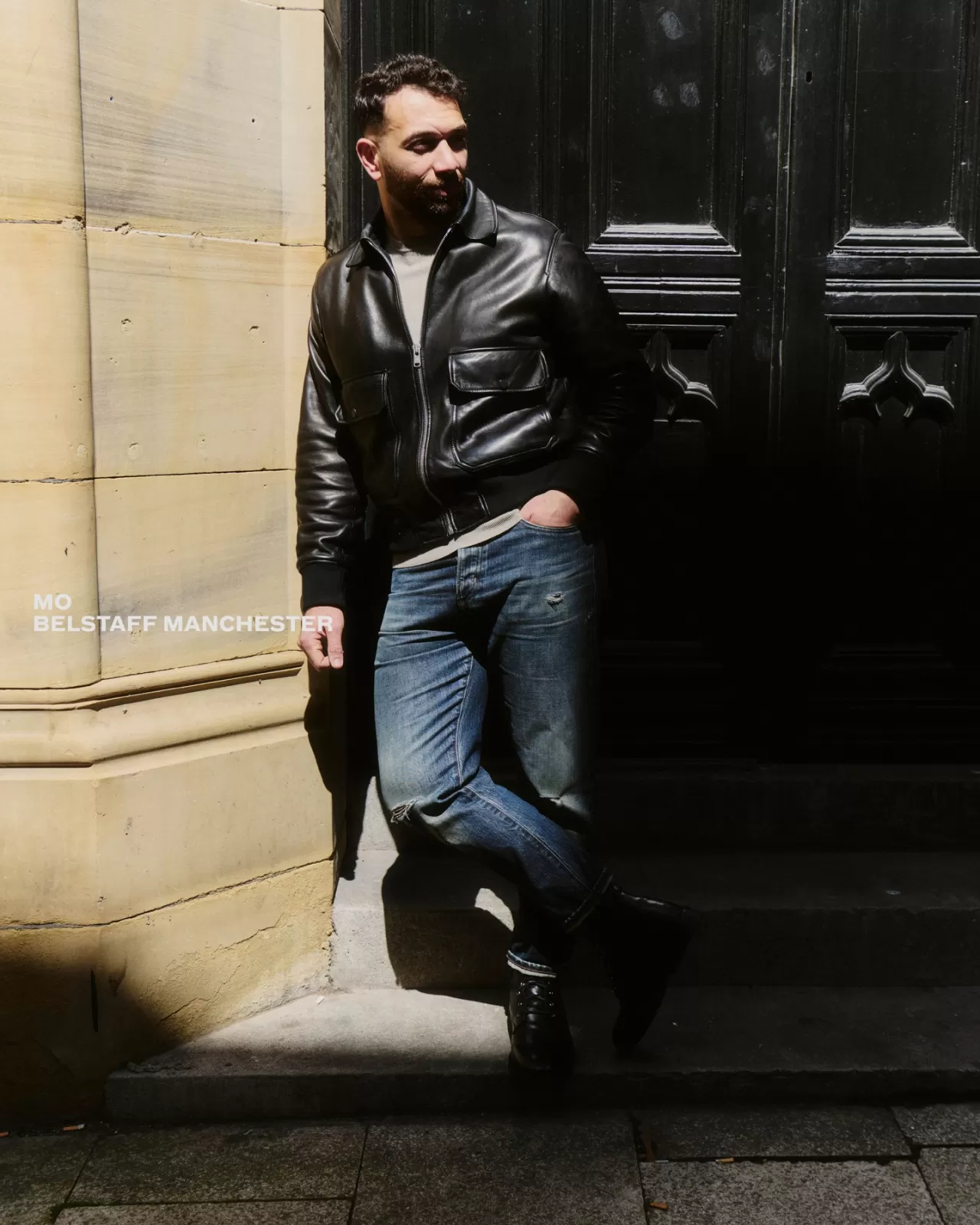 Belstaff Manchester Mağazası Müdürü Pilot Ceket ile Stil Gösterisi