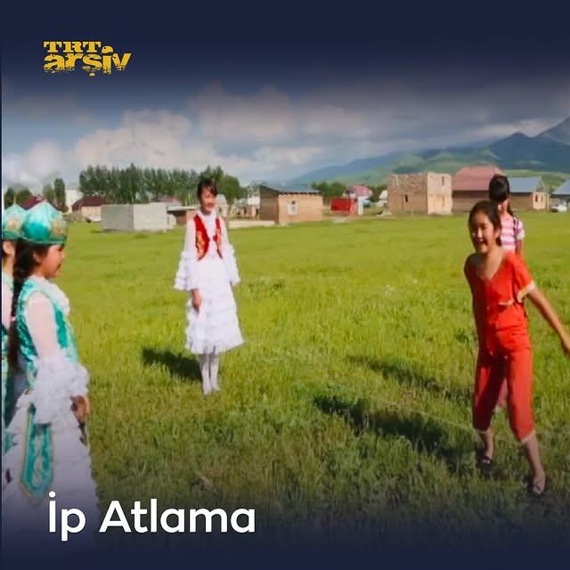 Çocukluğun Masumiyetini Anlatan: İp Atlama Oyunu