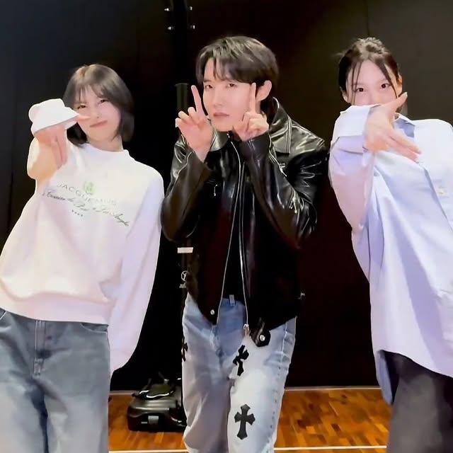 Twice, Challenge Videosunda BTS ile İşbirliği Yapıyor: Nayeon ve Momo'nun Selamlaması Dikkat Çekiyor