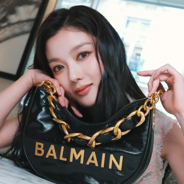 Balmain ve Koreli Oyuncu Kim Youjung, Paris'te İş Birliğiyle Romantik Koleksiyonu Duyurdu