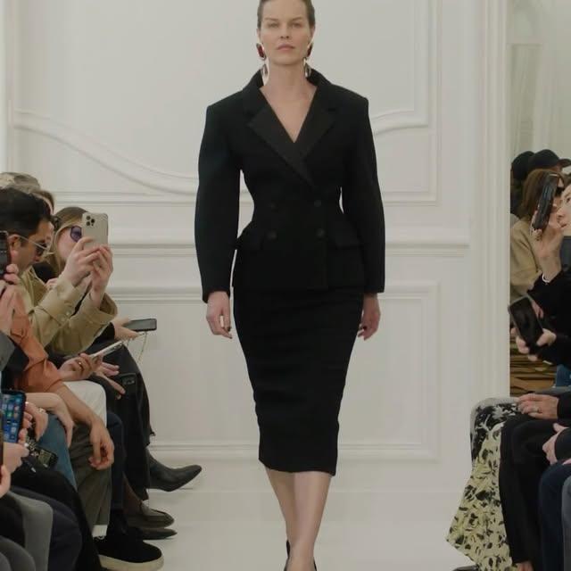Givenchy, Yeni Nesil Dikiş Anlayışını Sunuyor: Sarah Burton Tasarımıyla Yeniden Yorumlandı
