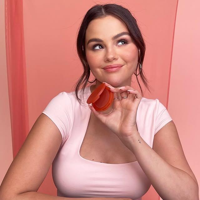 Selena Gomez'in Yeni Makyaj Ürünü 